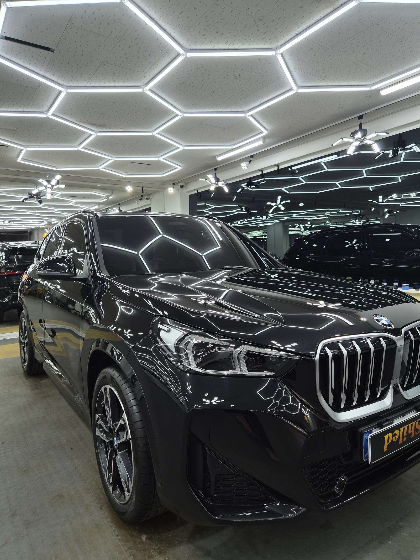 부산 유리막코팅 BMW X1 검정 G-PRO 코팅 - 쉴드광택 전측면