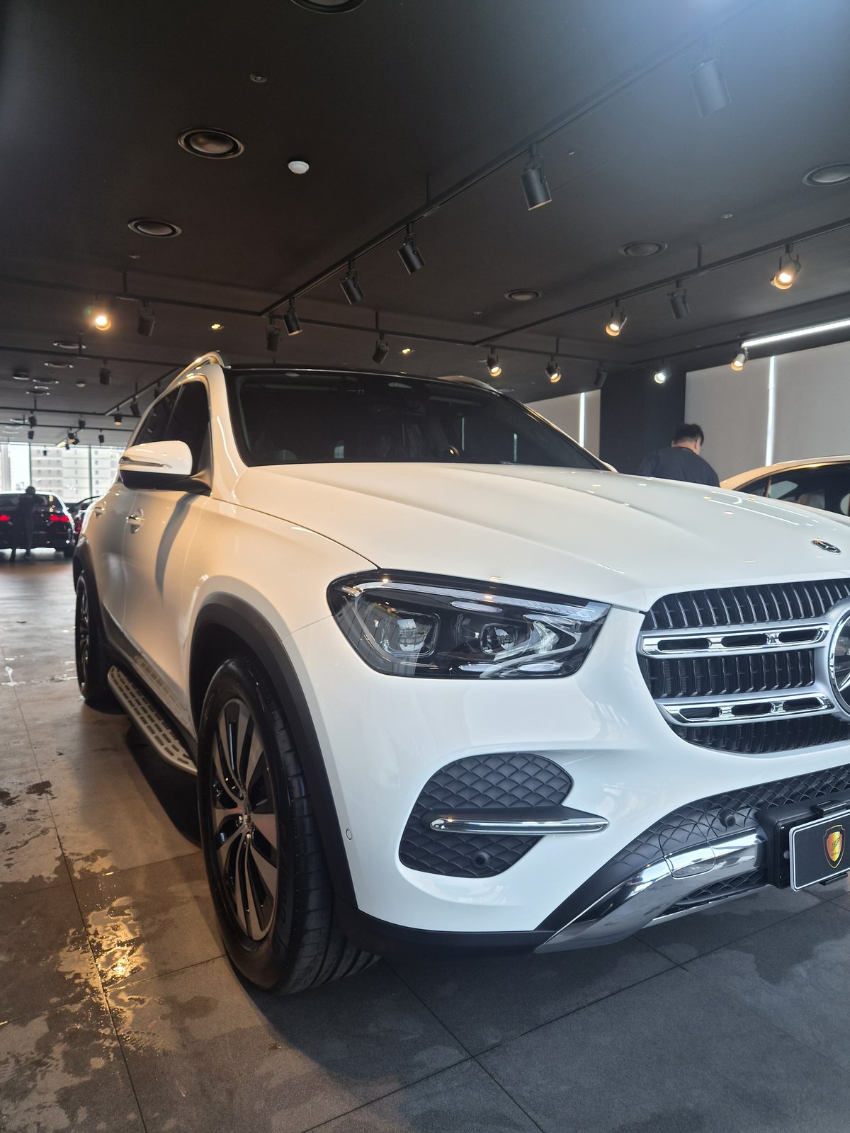 유리막코팅 GLE450 백색 전측면 - F5 신차코팅