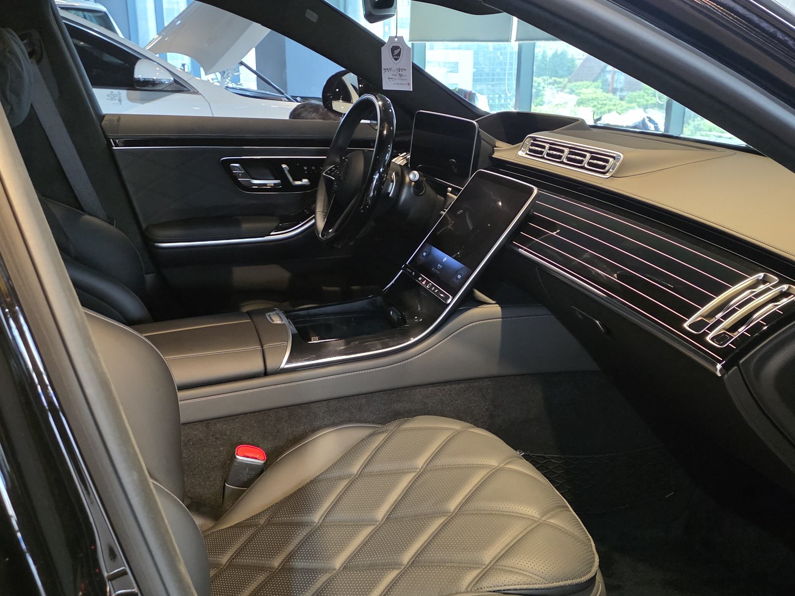 부산 유리막코팅 마이바흐 S580 실내 - 신차 시트 보호 상태