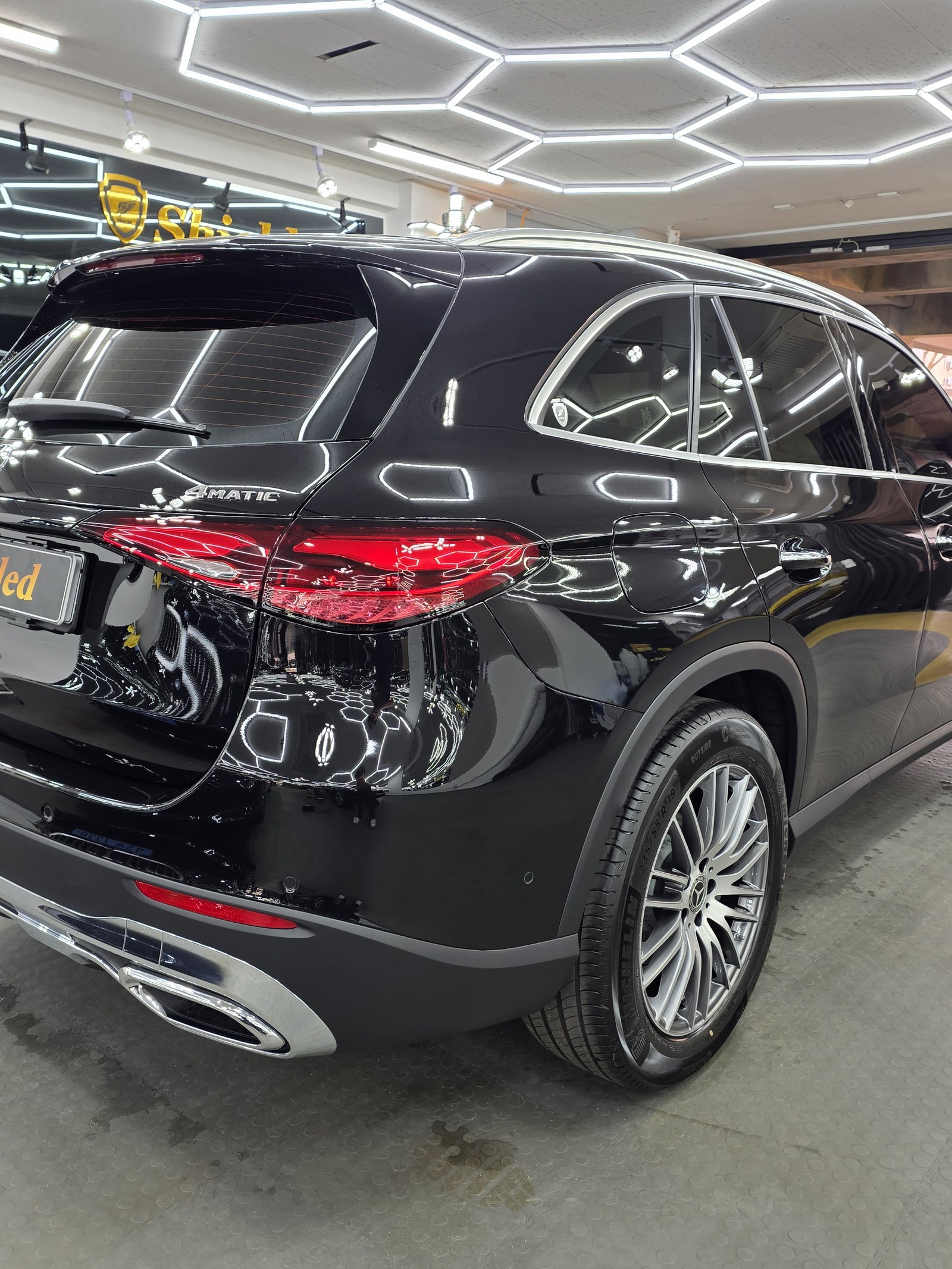 벤츠 GLC300 검정 후측면 - 부산 쉴드광택 신차코팅