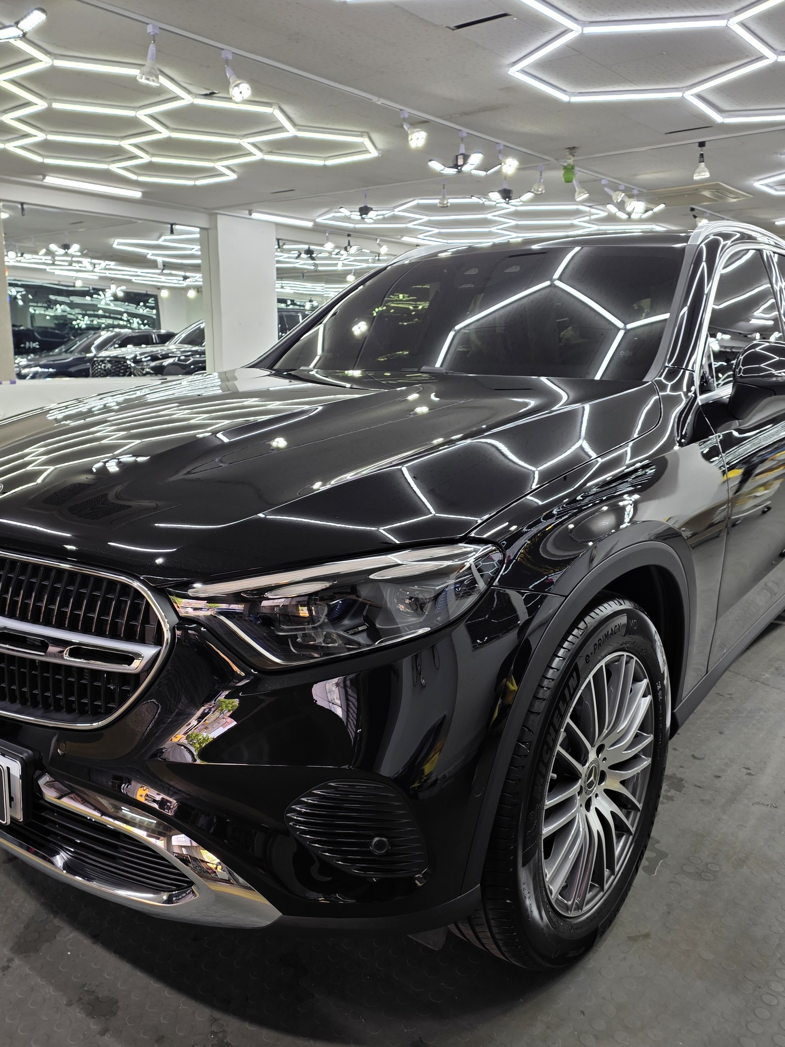 벤츠 GLC300 검정 전측면 - 부산 쉴드광택