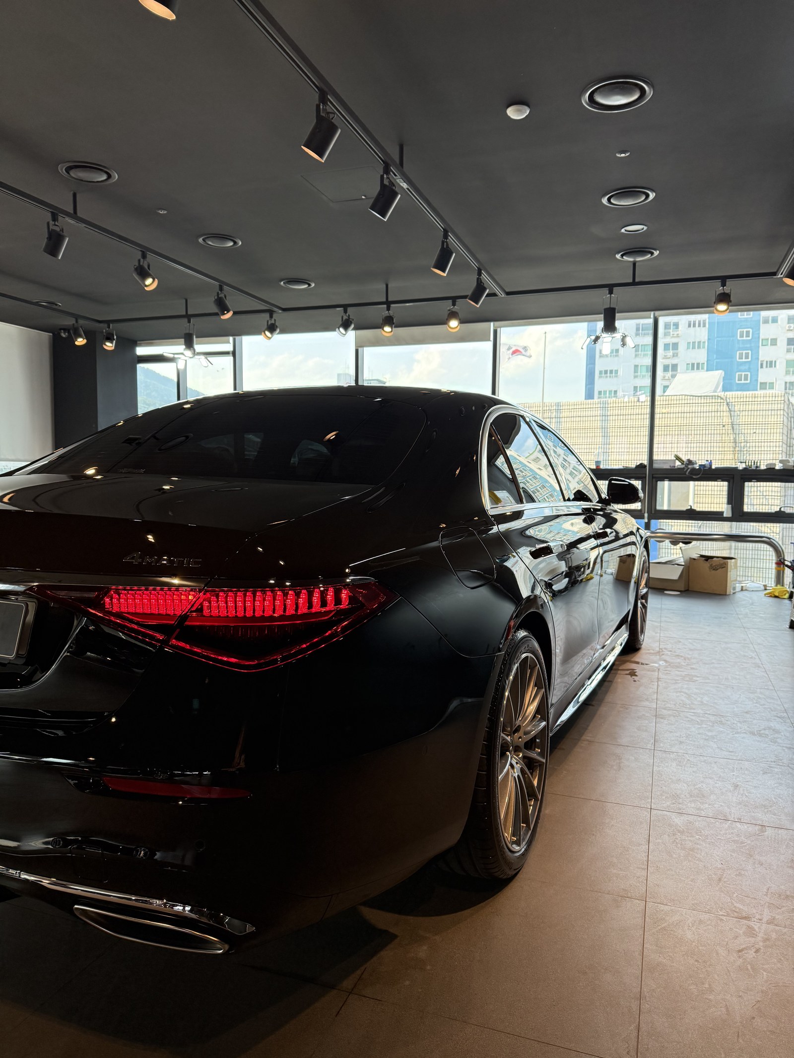 벤츠 S450 검정 후측면 테일램프 - 부산 쉴드광택 신차코팅