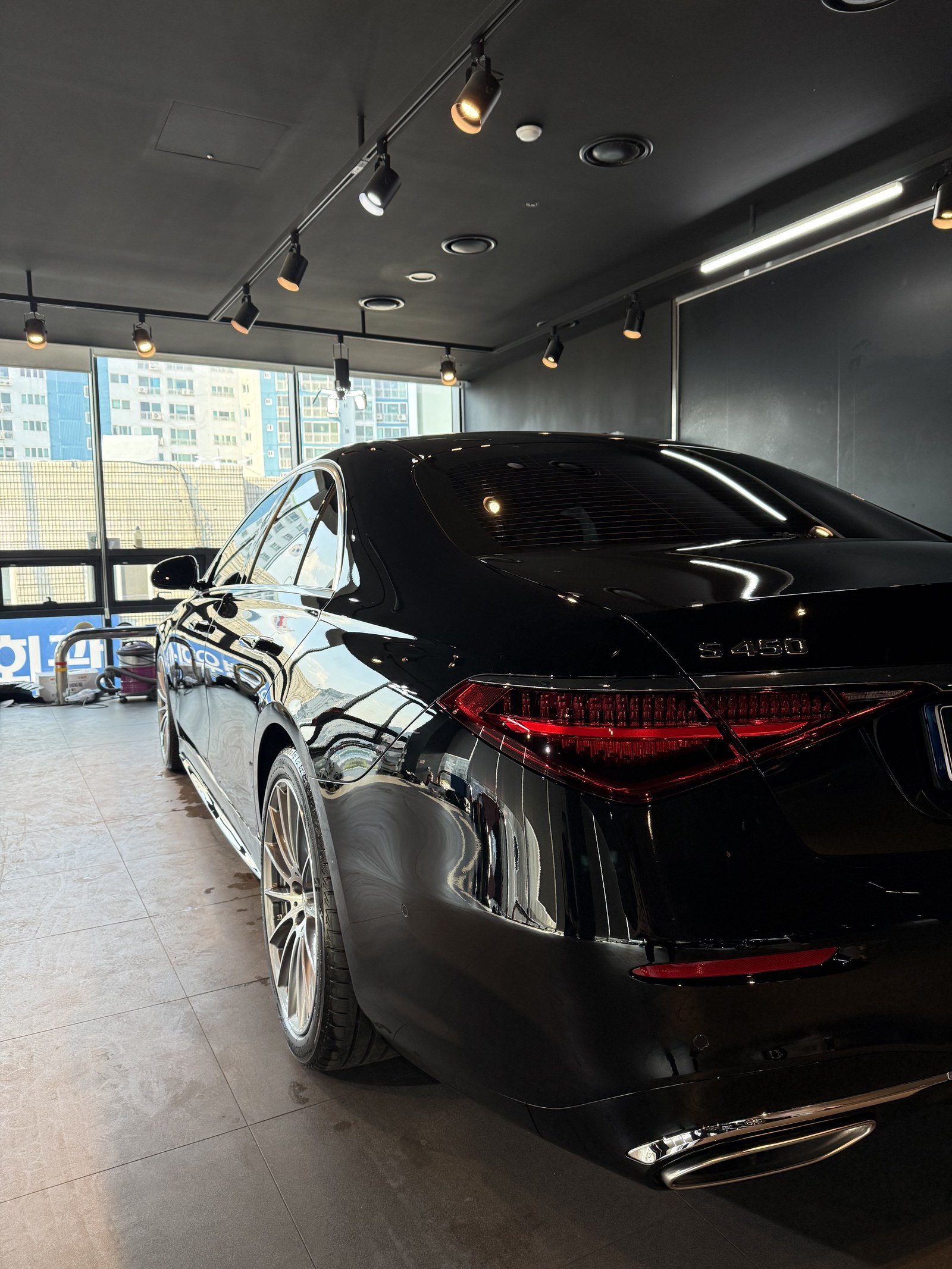 벤츠 S450 검정 측후면 - 부산 유리막코팅