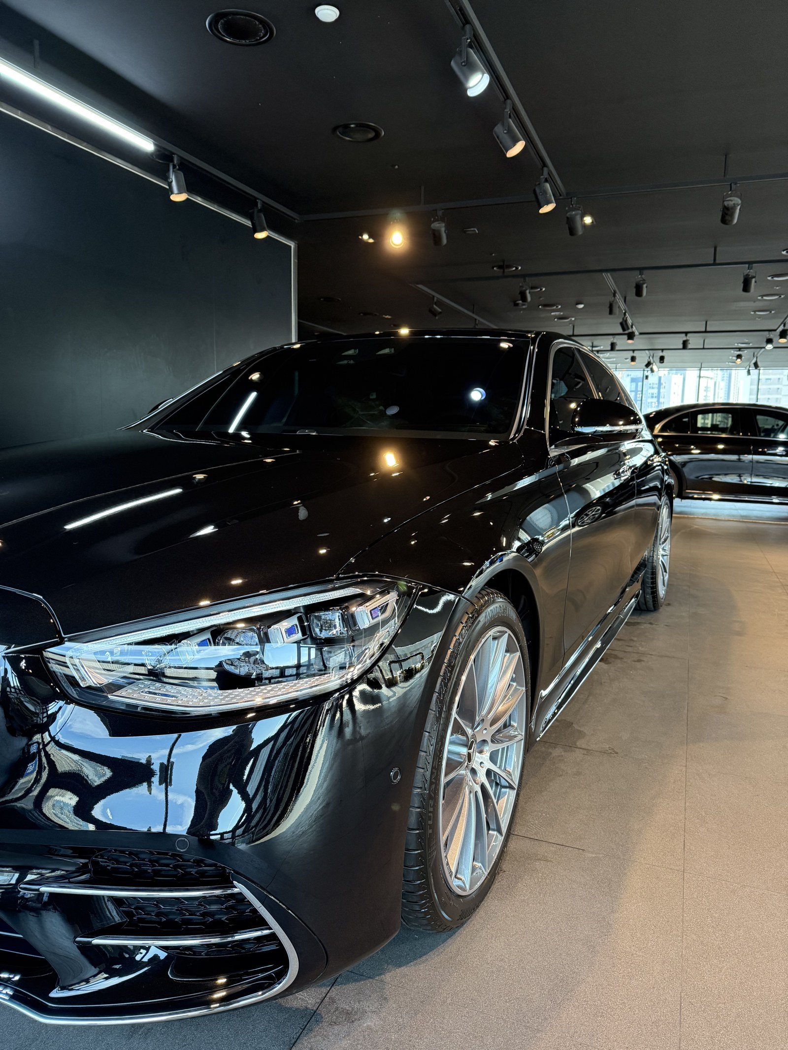 벤츠 S450 검정 전측면 클로즈업 - 부산 쉴드광택