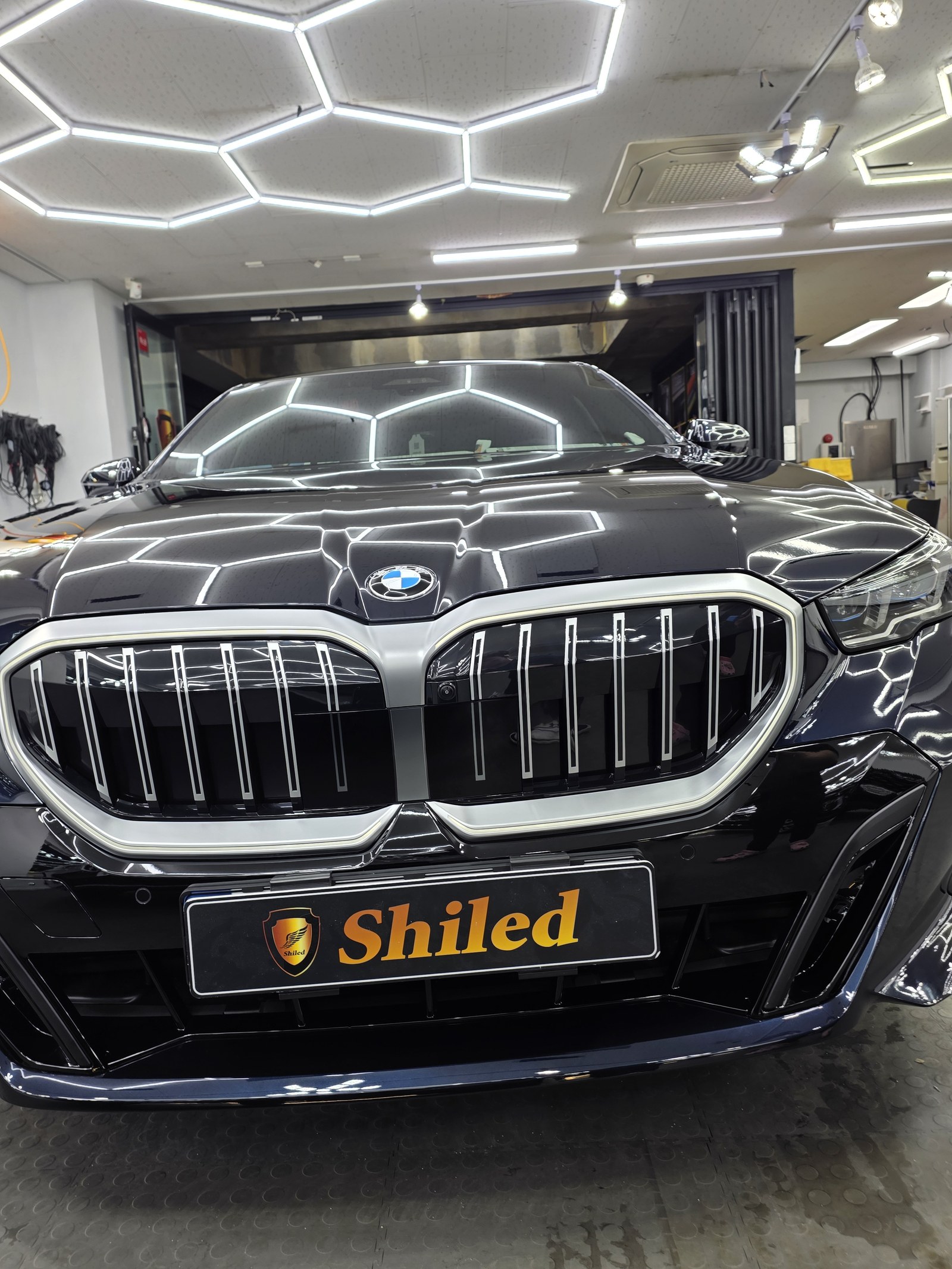 BMW 520i 블루 신차 G-PRO 유리막코팅 - 부산 쉴드광택 전면