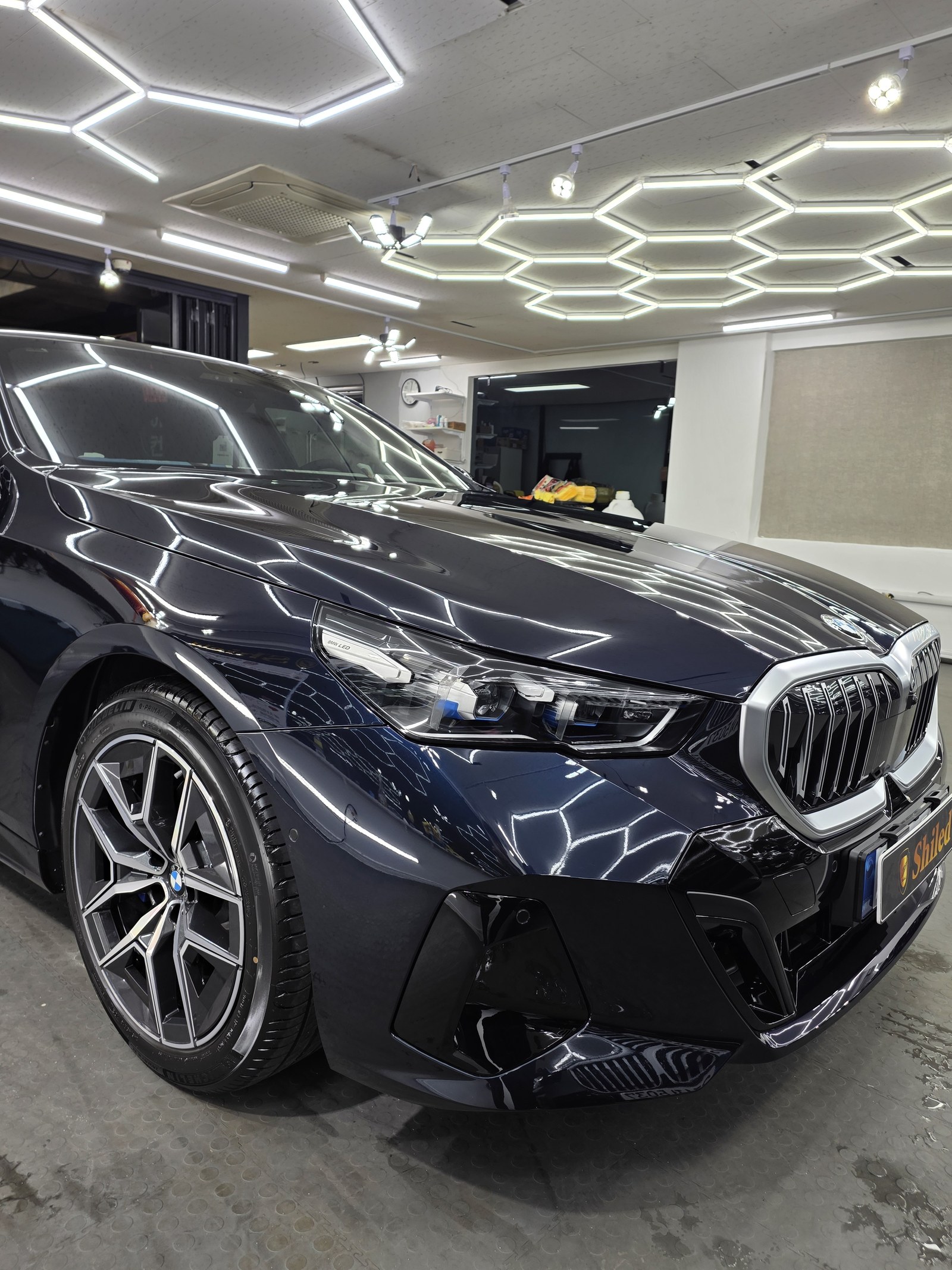BMW 520i 블루 전측면 하드코팅 - 부산 유리막코팅