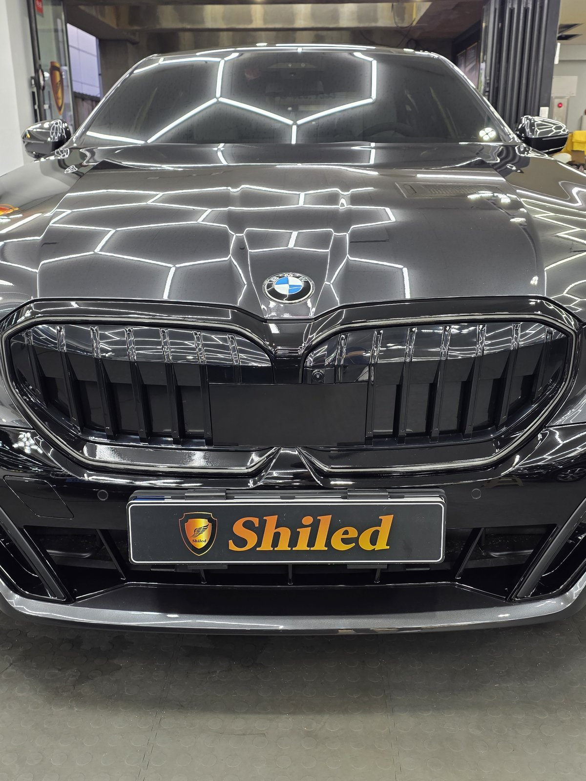 부산 유리막코팅 BMW 520i 전면 그릴 - F5 코팅 클로즈업