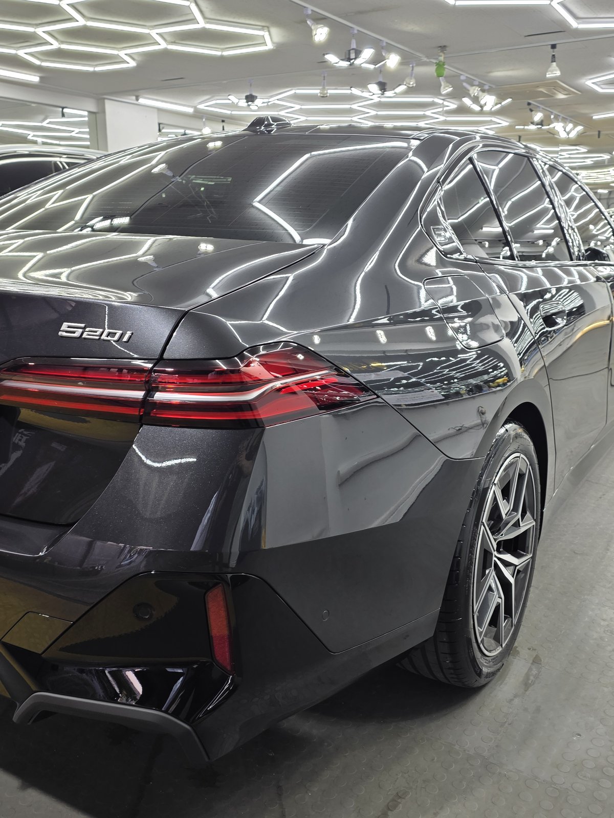 부산 유리막코팅 BMW 520i 그레이 신차 F5 코팅 - 쉴드광택 전면