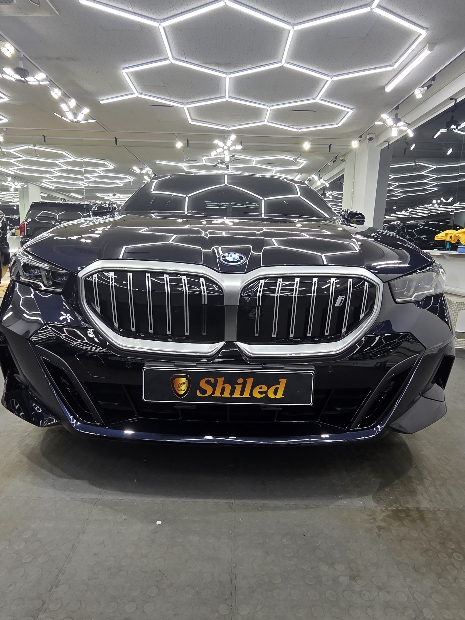 BMW i5 블루 신차 F5 유리막코팅 - 부산 쉴드광택 전면