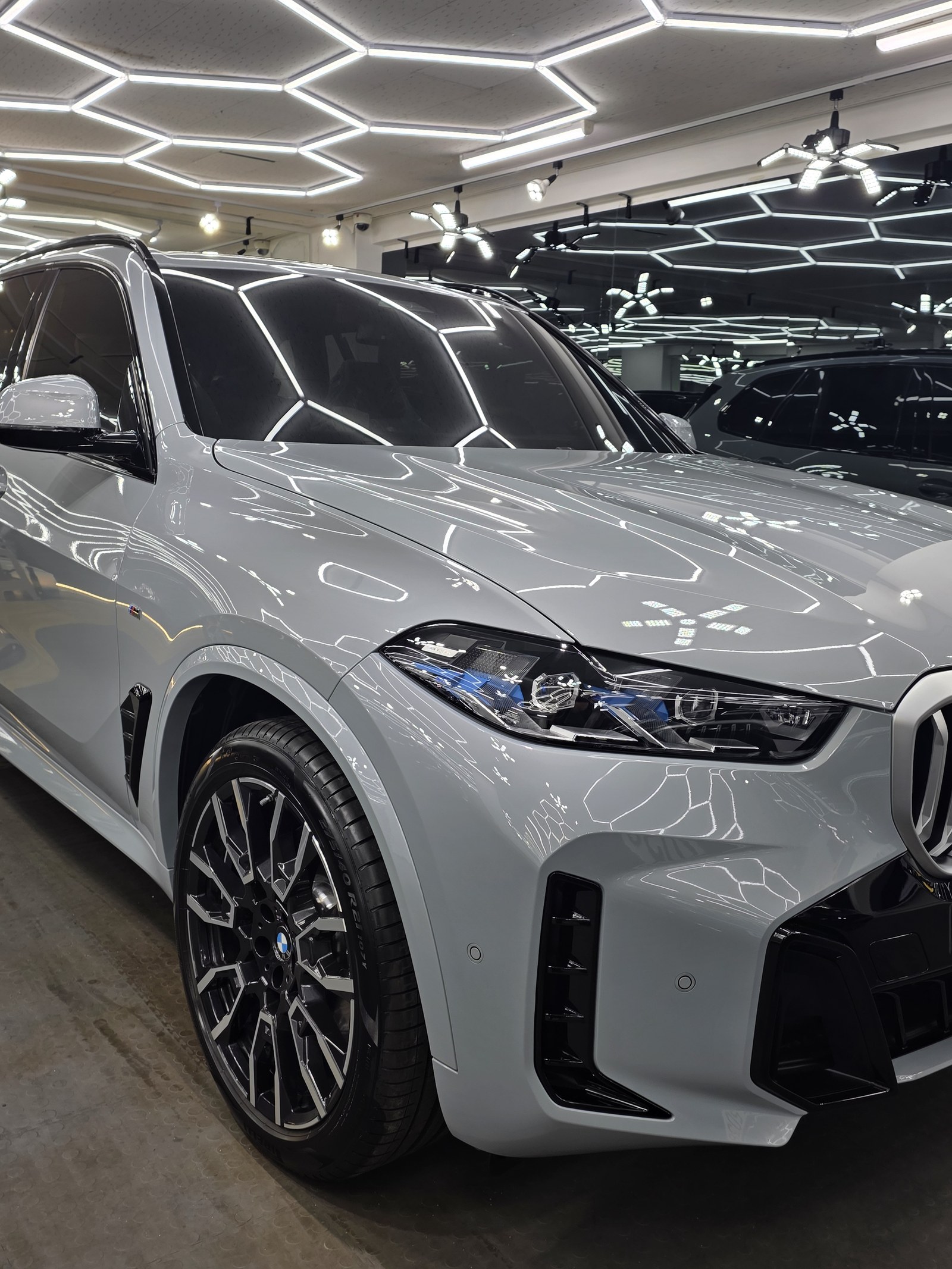 BMW X5 그레이 전측면 하드코팅 - 부산 유리막코팅