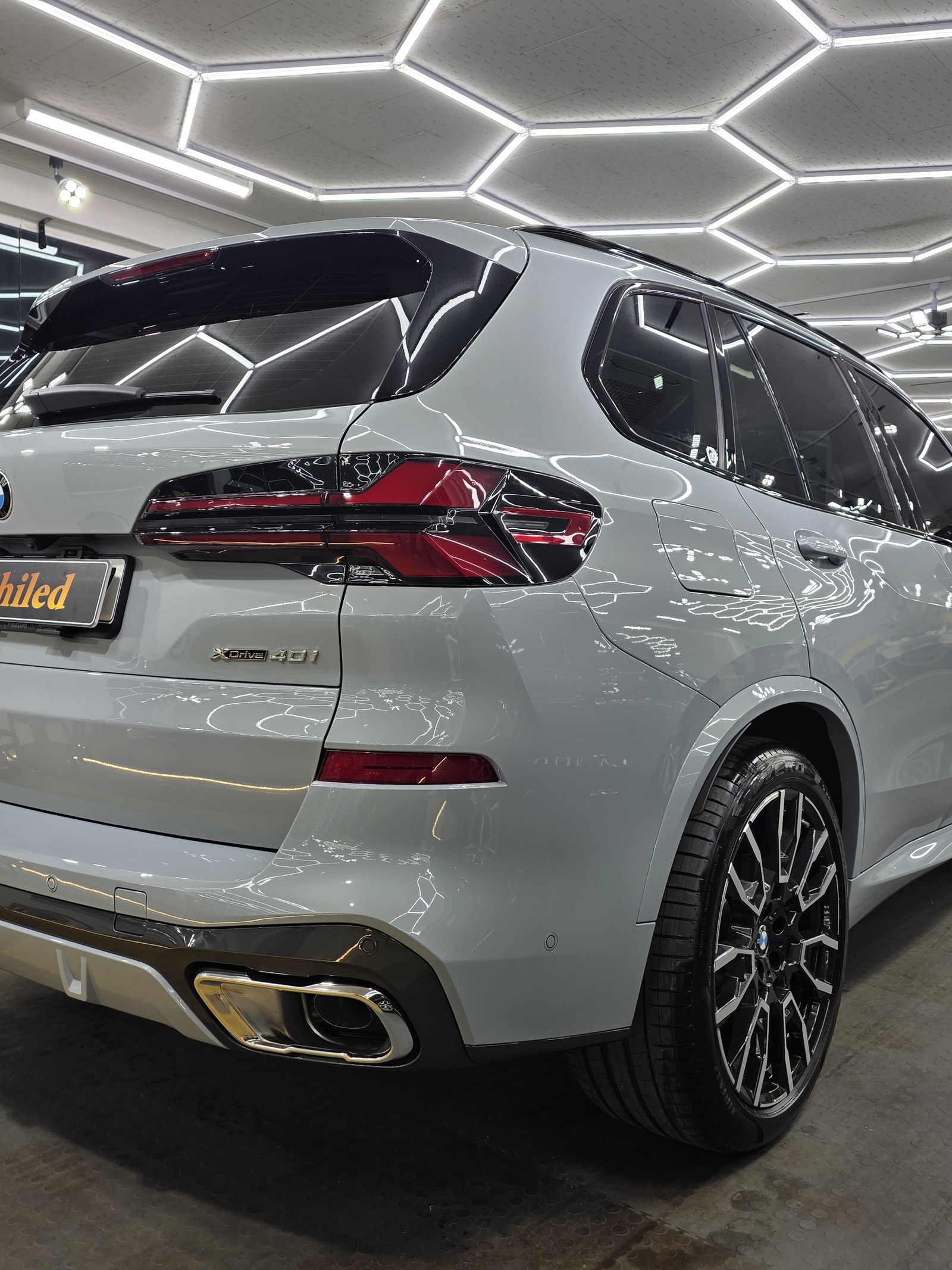 BMW X5 그레이 후측면 - 부산 쉴드광택 신차코팅