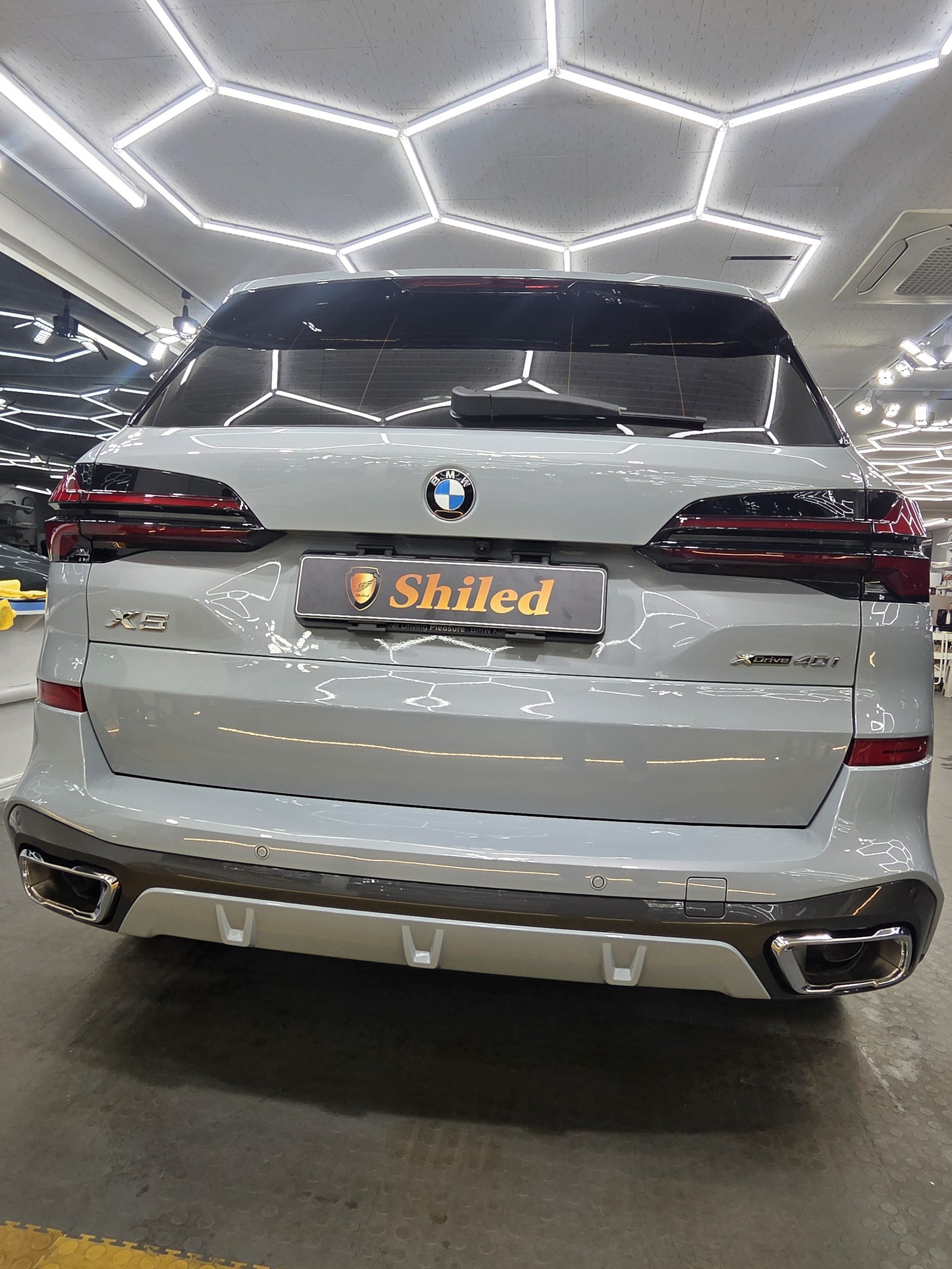 BMW X5 그레이 후면 - 부산 쉴드광택 신차코팅