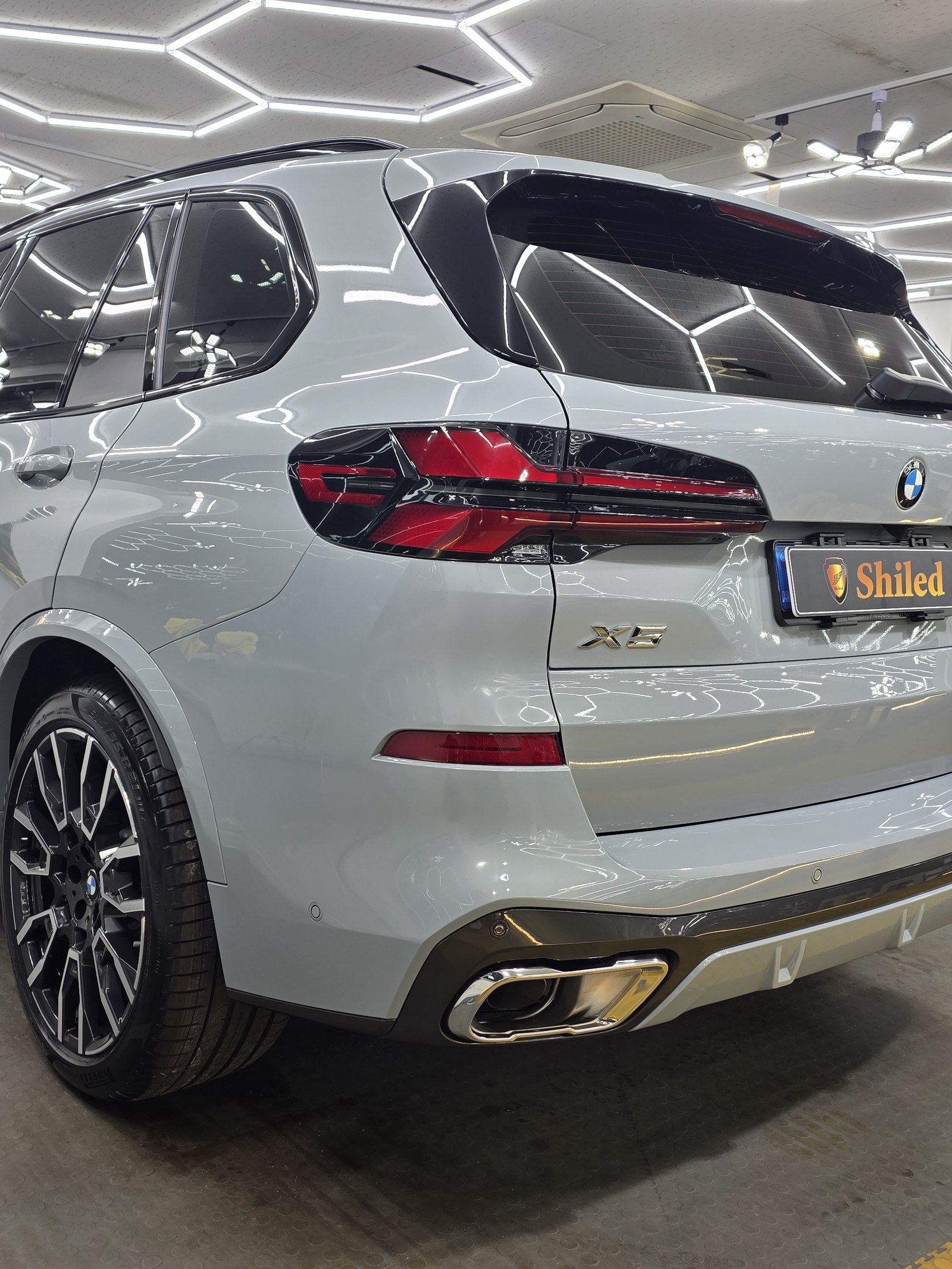 BMW X5 그레이 측후면 - 부산 유리막코팅