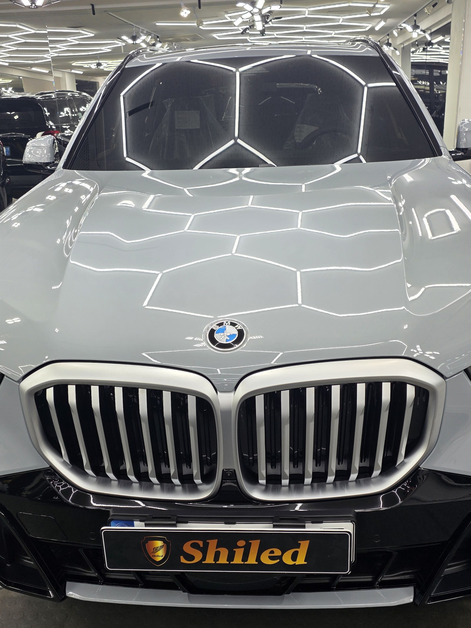 BMW X5 그레이 전면 후드 - 부산 유리막코팅