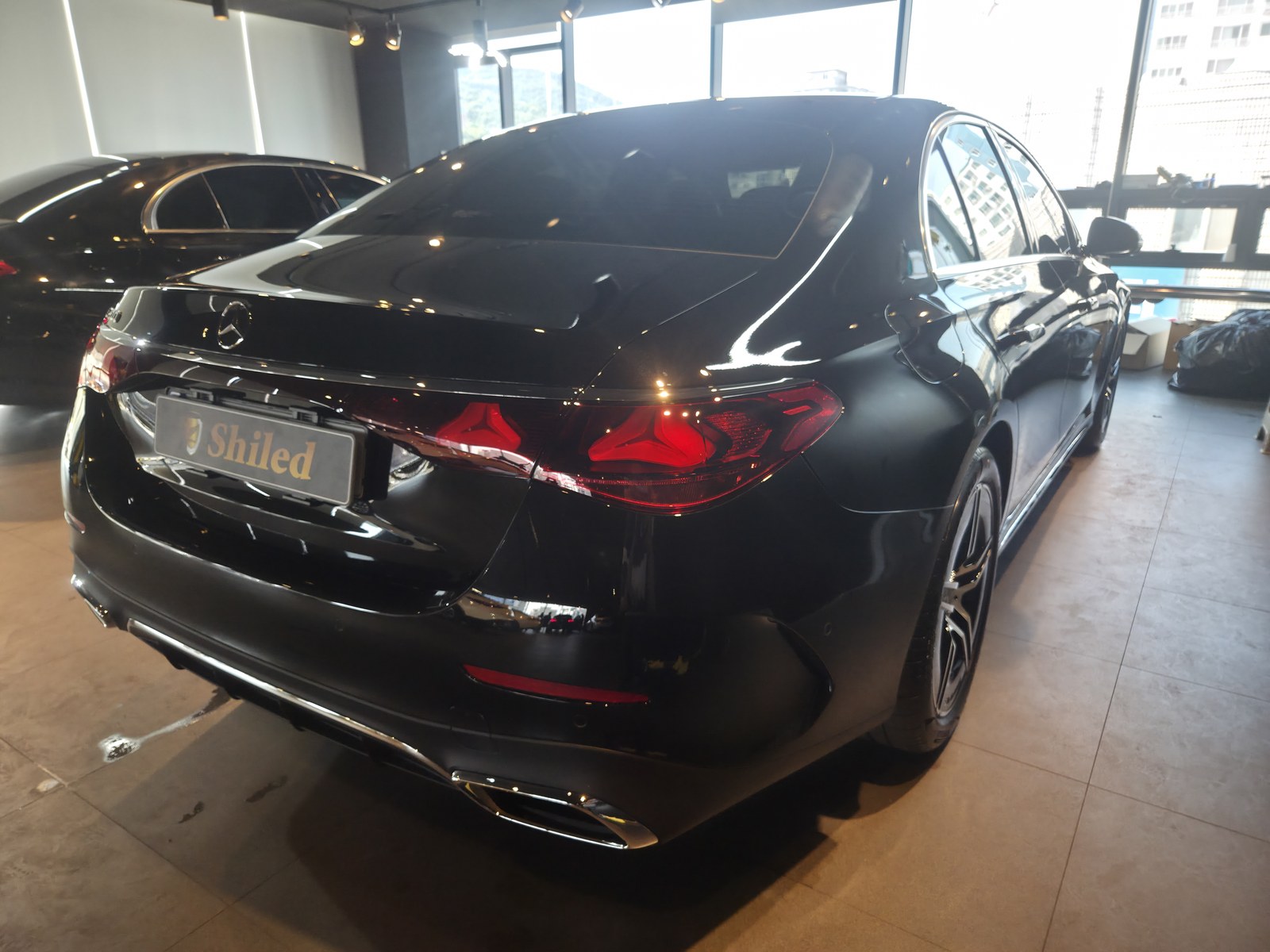 부산 벤츠 E200 블랙 신차 후면 쉴드광택 F5