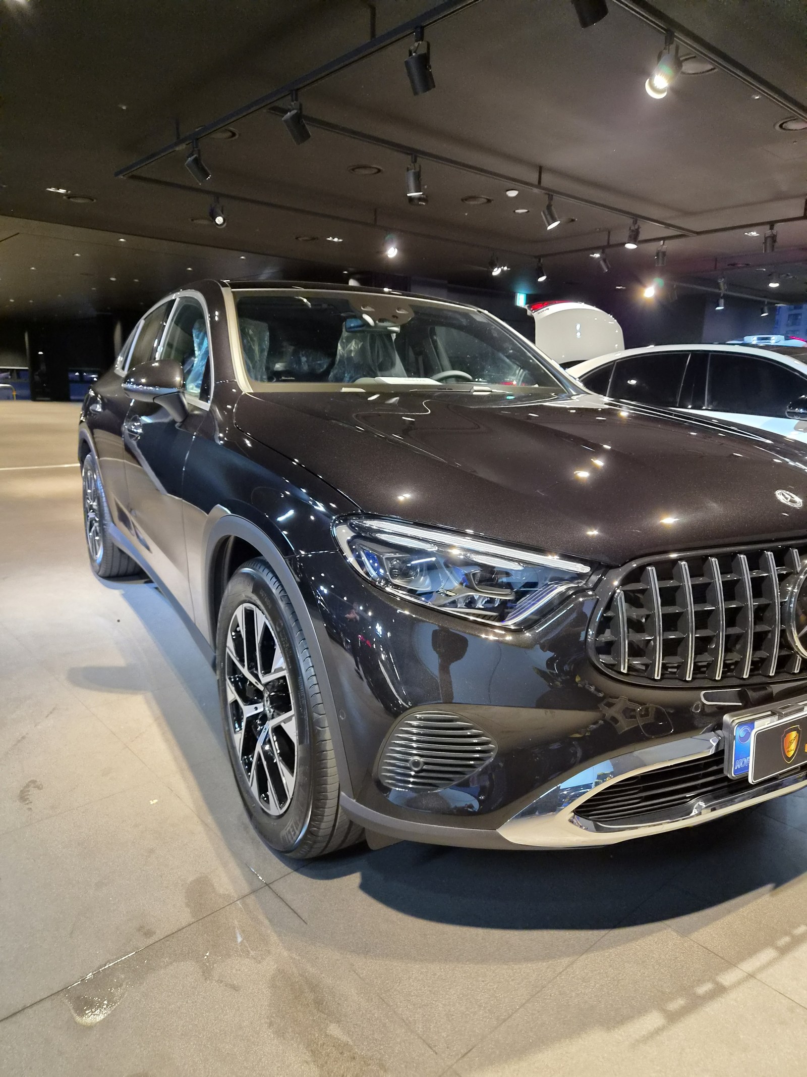 부산 벤츠 GLC300 쿠페 블랙 신차 전측면 F5