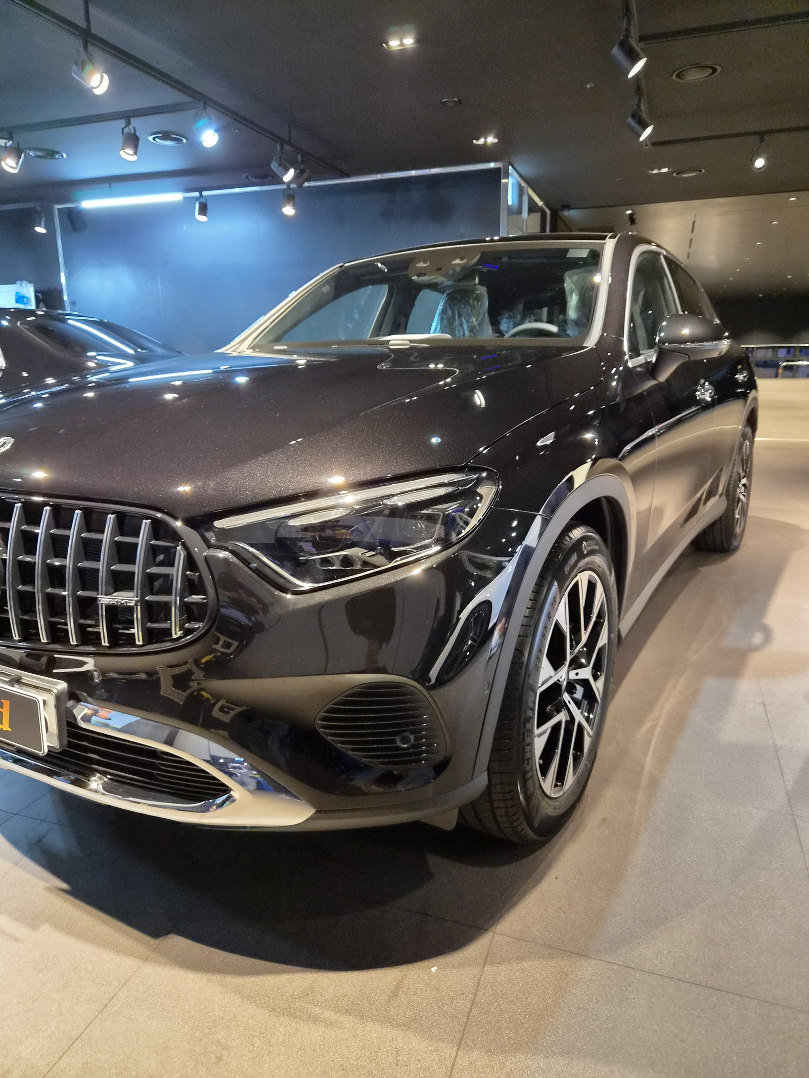 부산 벤츠 GLC300 쿠페 블랙 신차 전측면 그릴 클로즈업