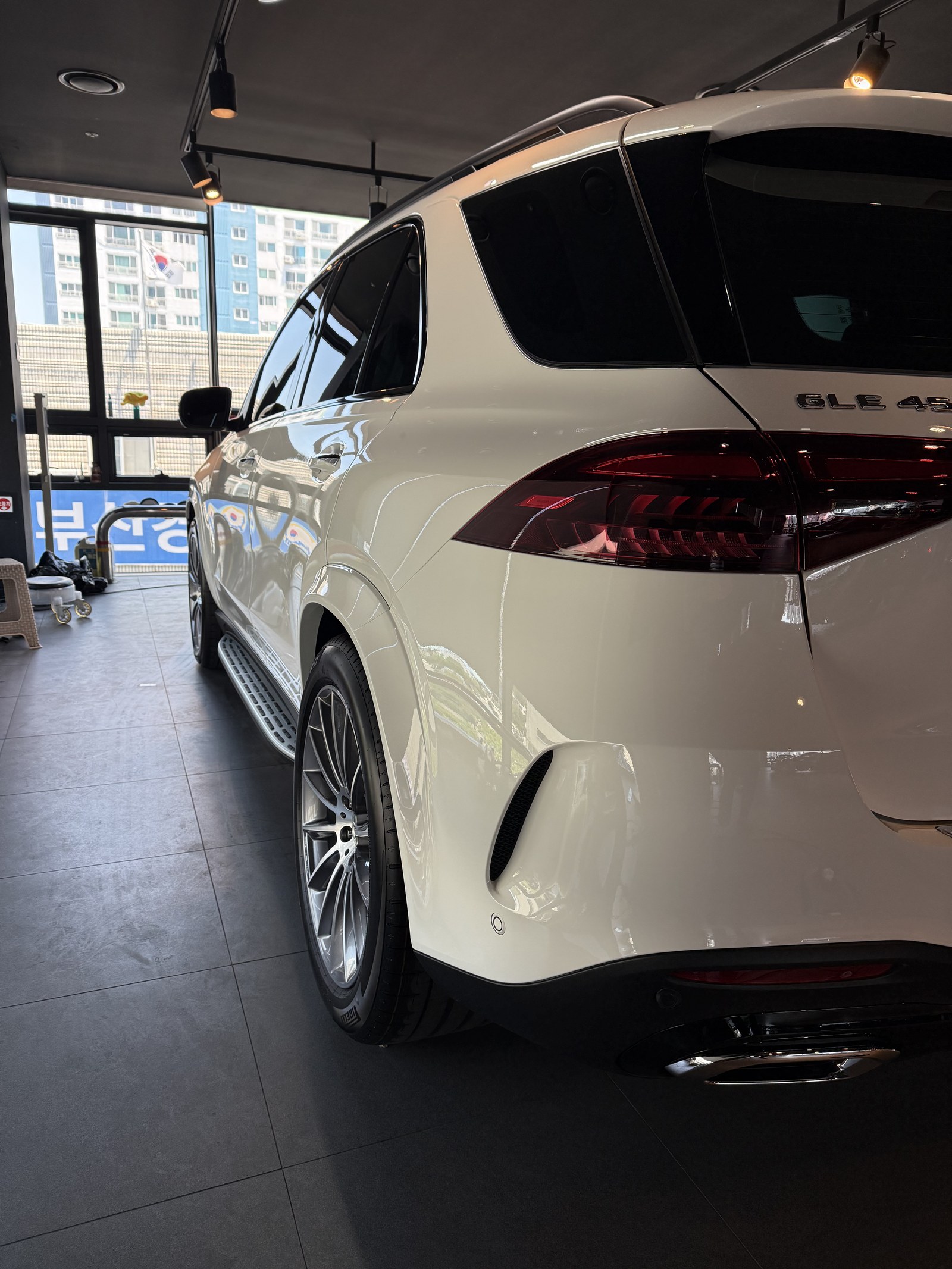 부산 벤츠 GLE450 화이트 신차 후측면