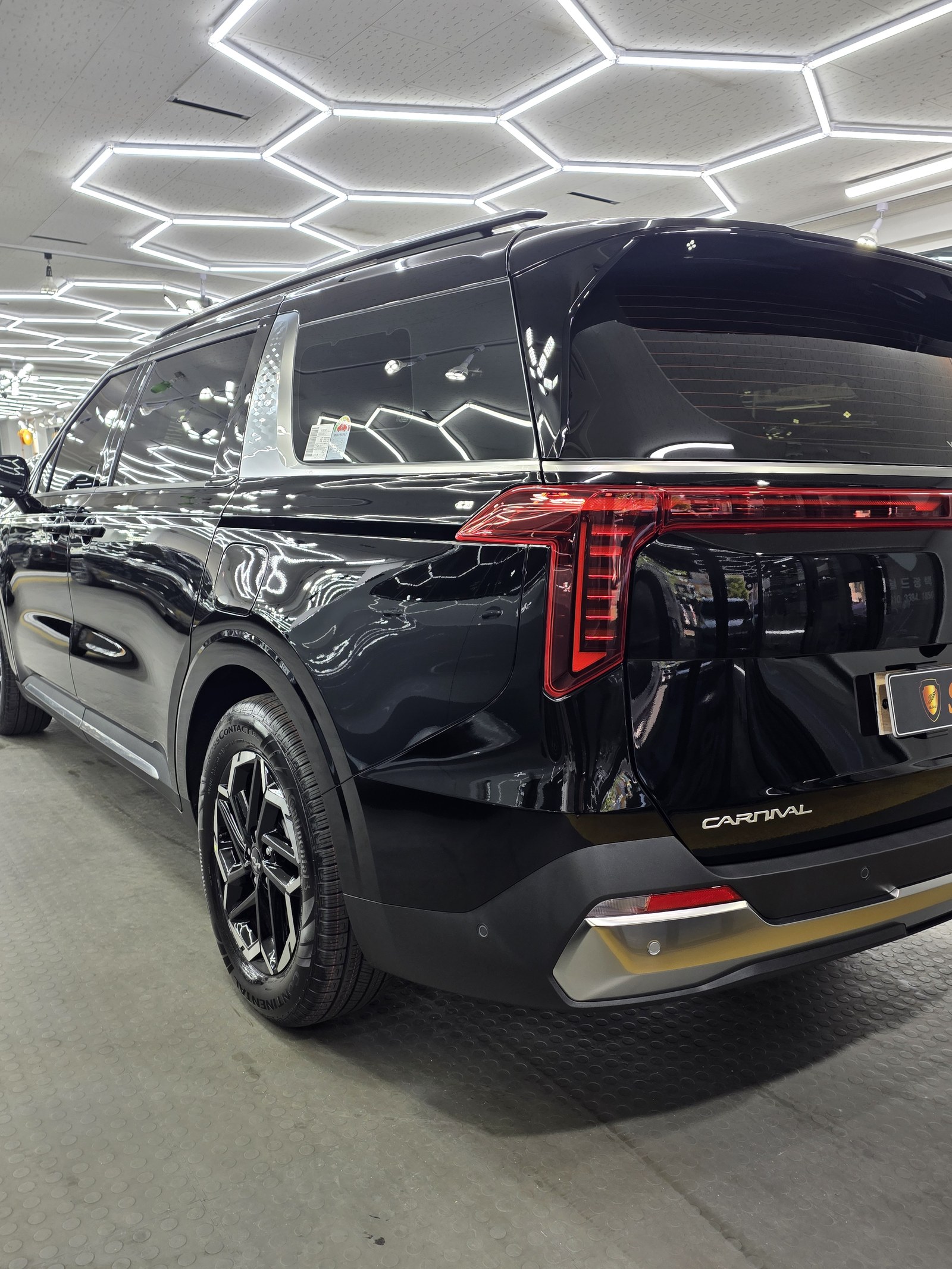부산 카니발 블랙 신차 후면 쉴드광택