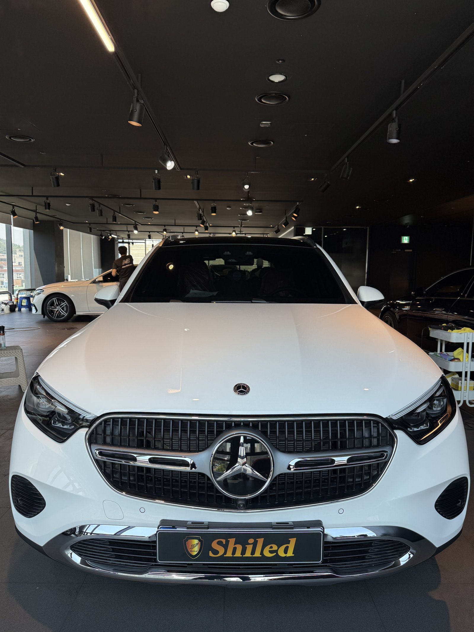 벤츠 GLC300 백색 신차 F5 유리막코팅 - 부산 쉴드광택 전면