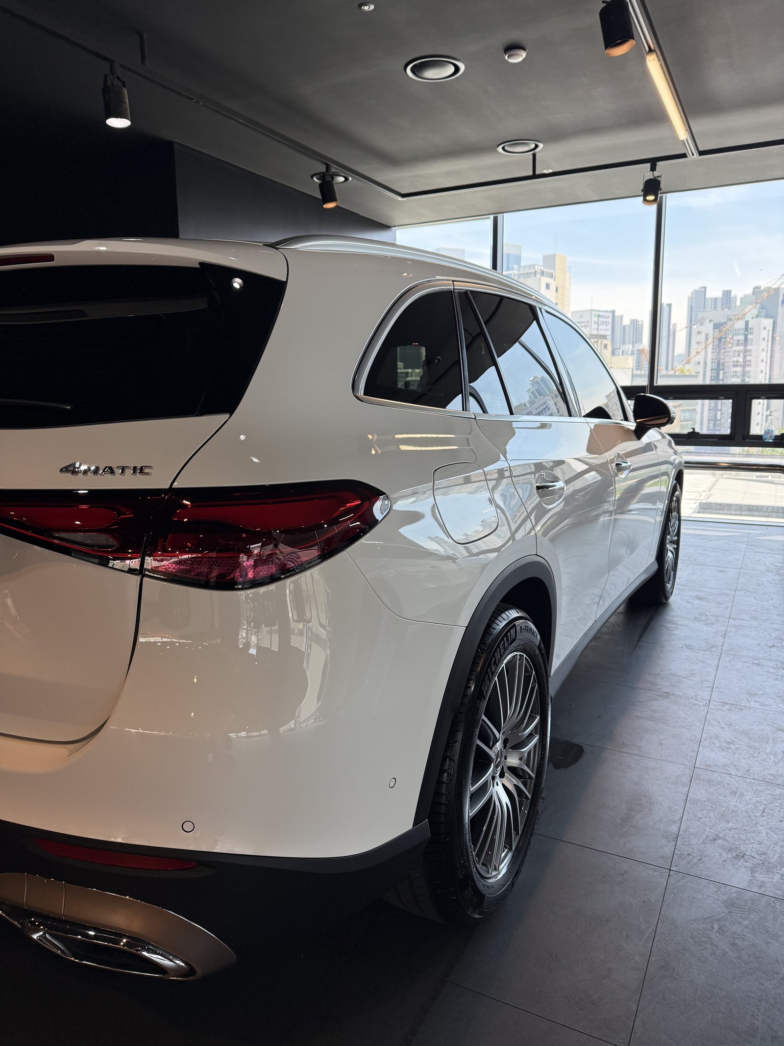 벤츠 GLC300 백색 신차 그릴 - 부산 쉴드광택 신차코팅