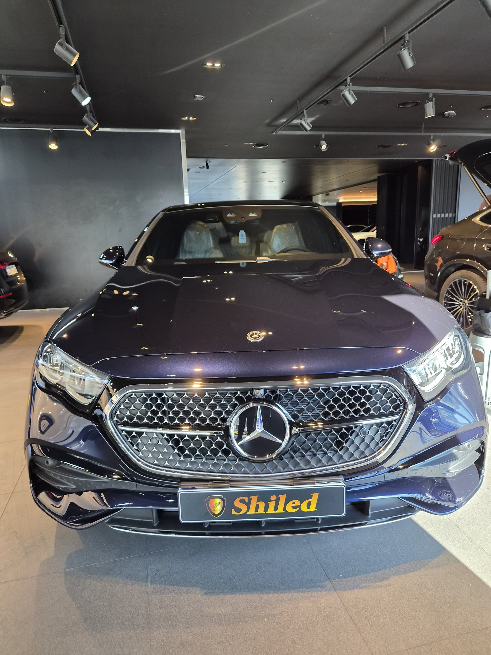 벤츠 E200 딥블루 신차 F5 유리막코팅 - 부산 쉴드광택 전면