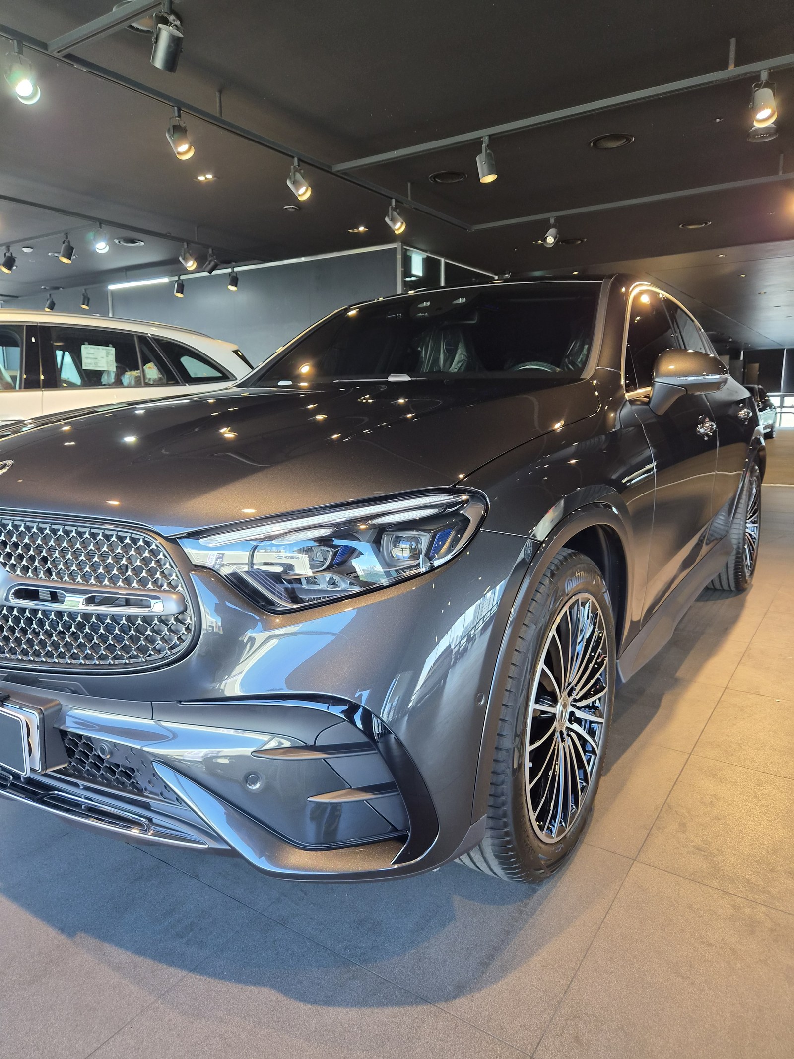 벤츠 GLC300 그레이 신차 정측면 - 유리막코팅