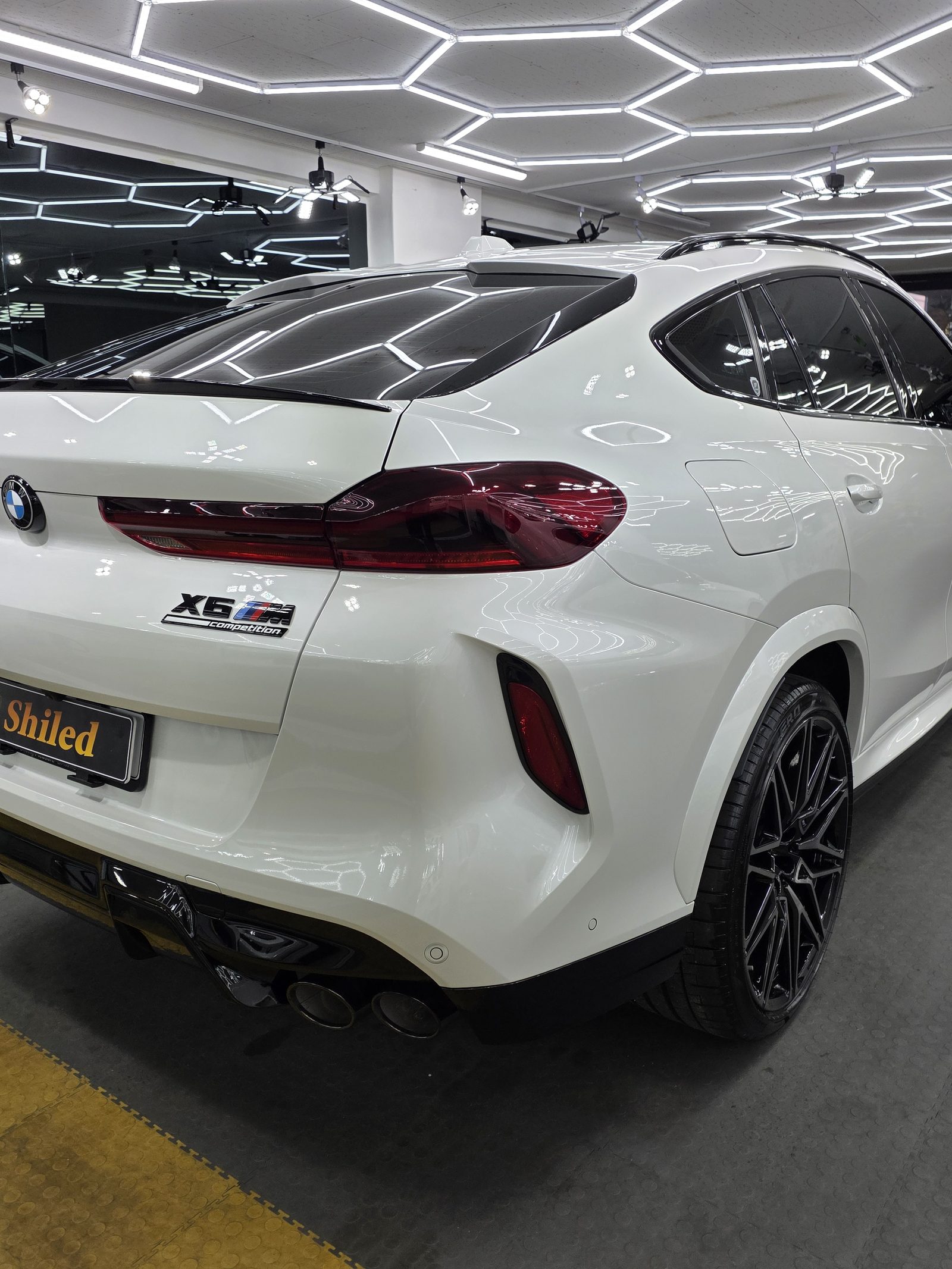 BMW X6 M 후면 - G-PRO 코팅 마감