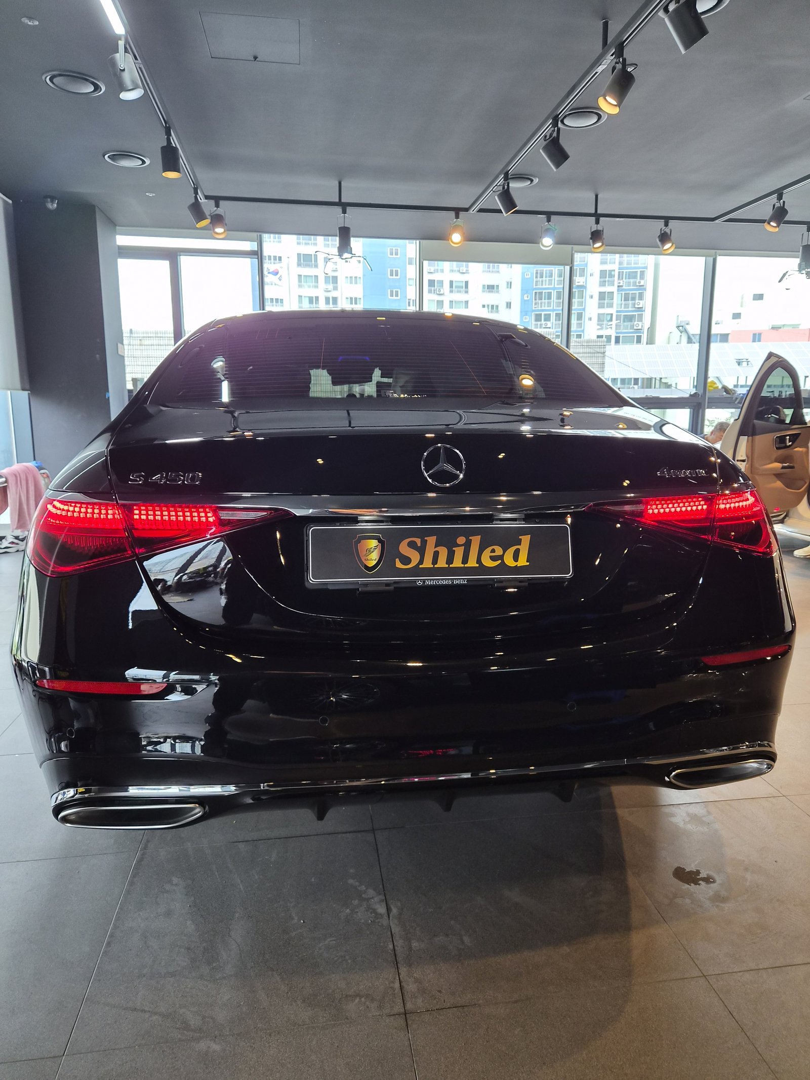 벤츠 S450 검정 신차 후면 - 부산 유리막코팅