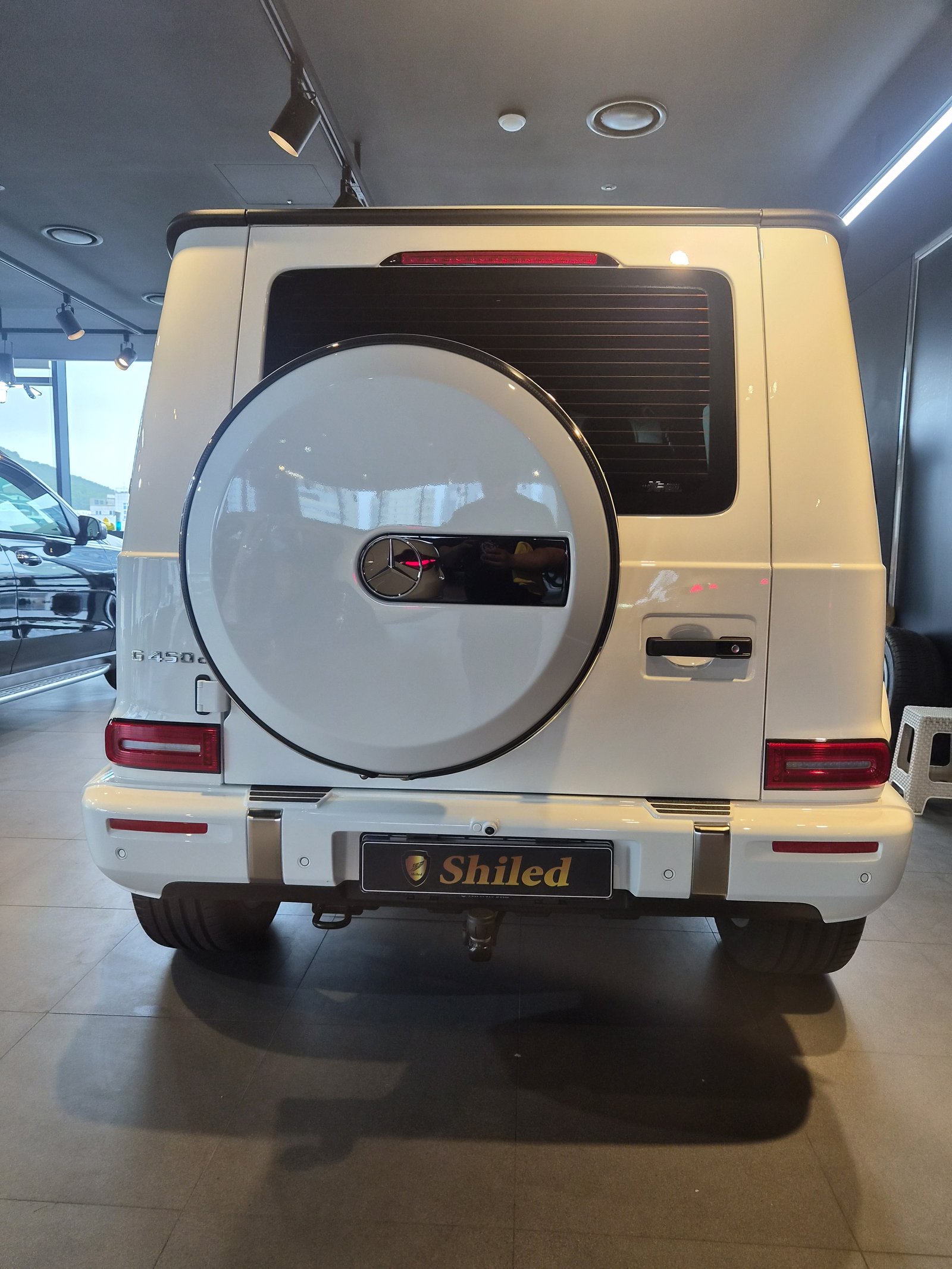 벤츠 G450d 백색 신차 후측면 - 부산 쉴드광택 신차코팅