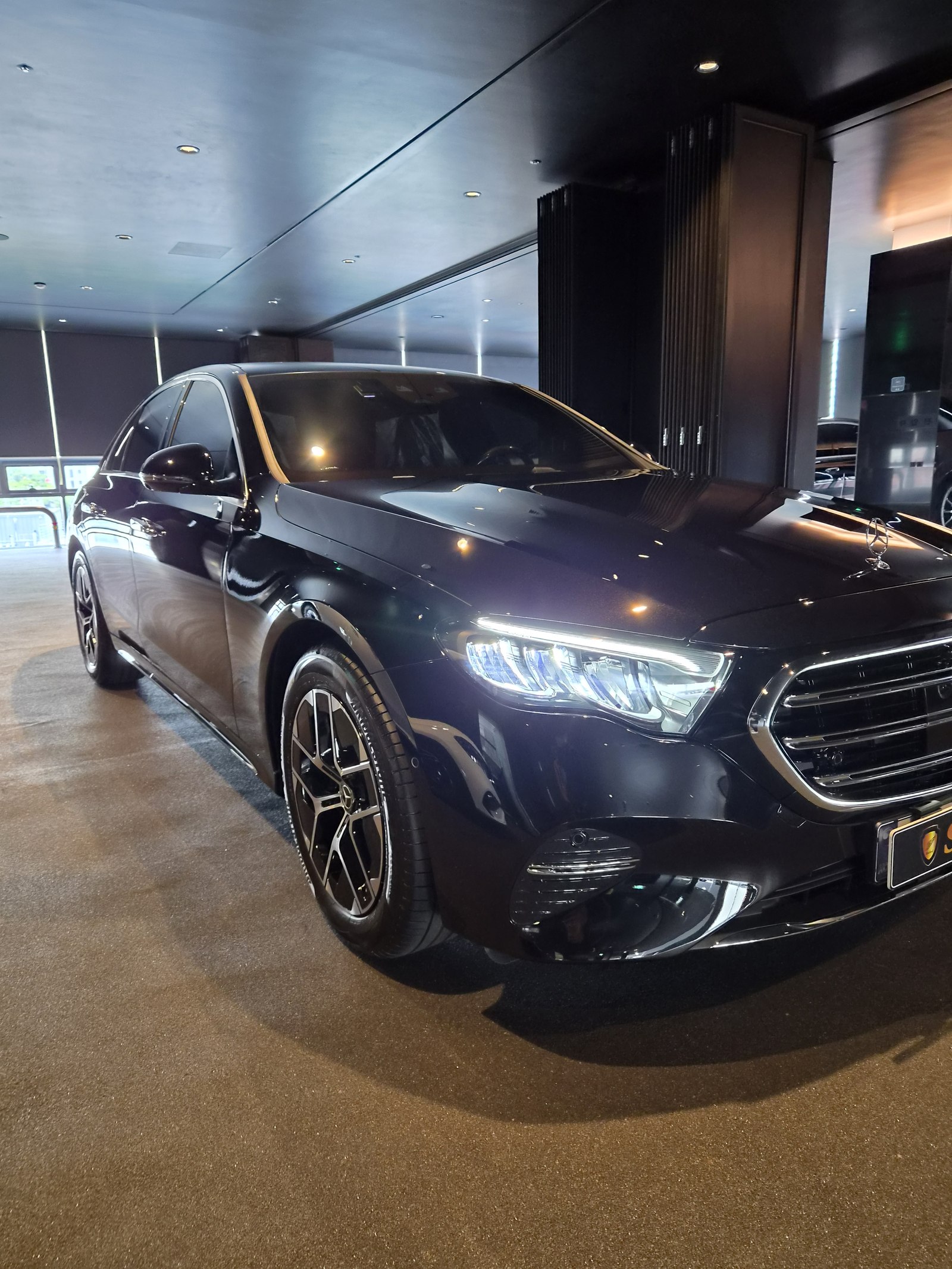 벤츠 E200 검정 신차 F5 유리막코팅 - 부산 쉴드광택 전면