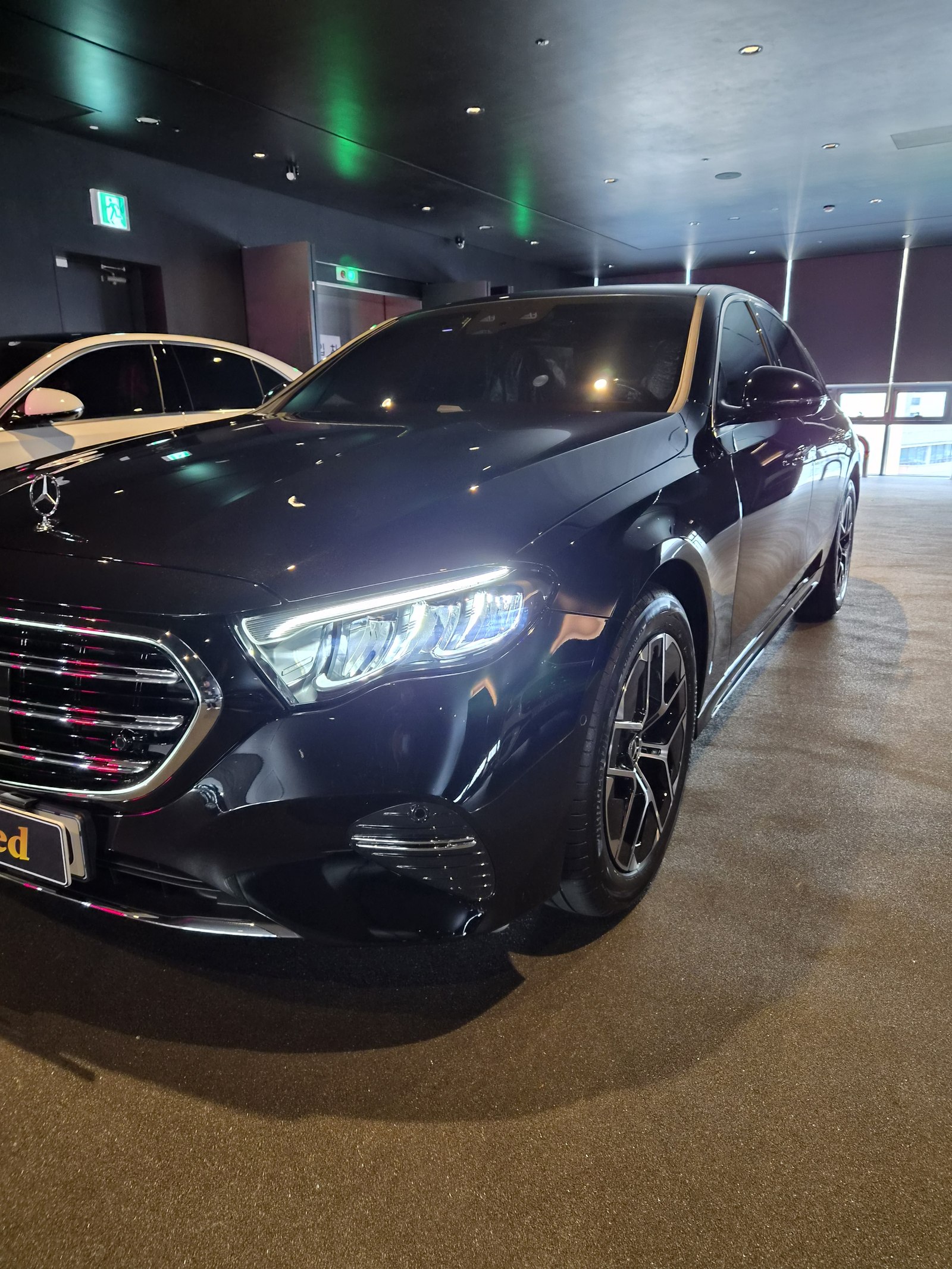 벤츠 E200 검정 전측면 글로시 - 부산 유리막코팅