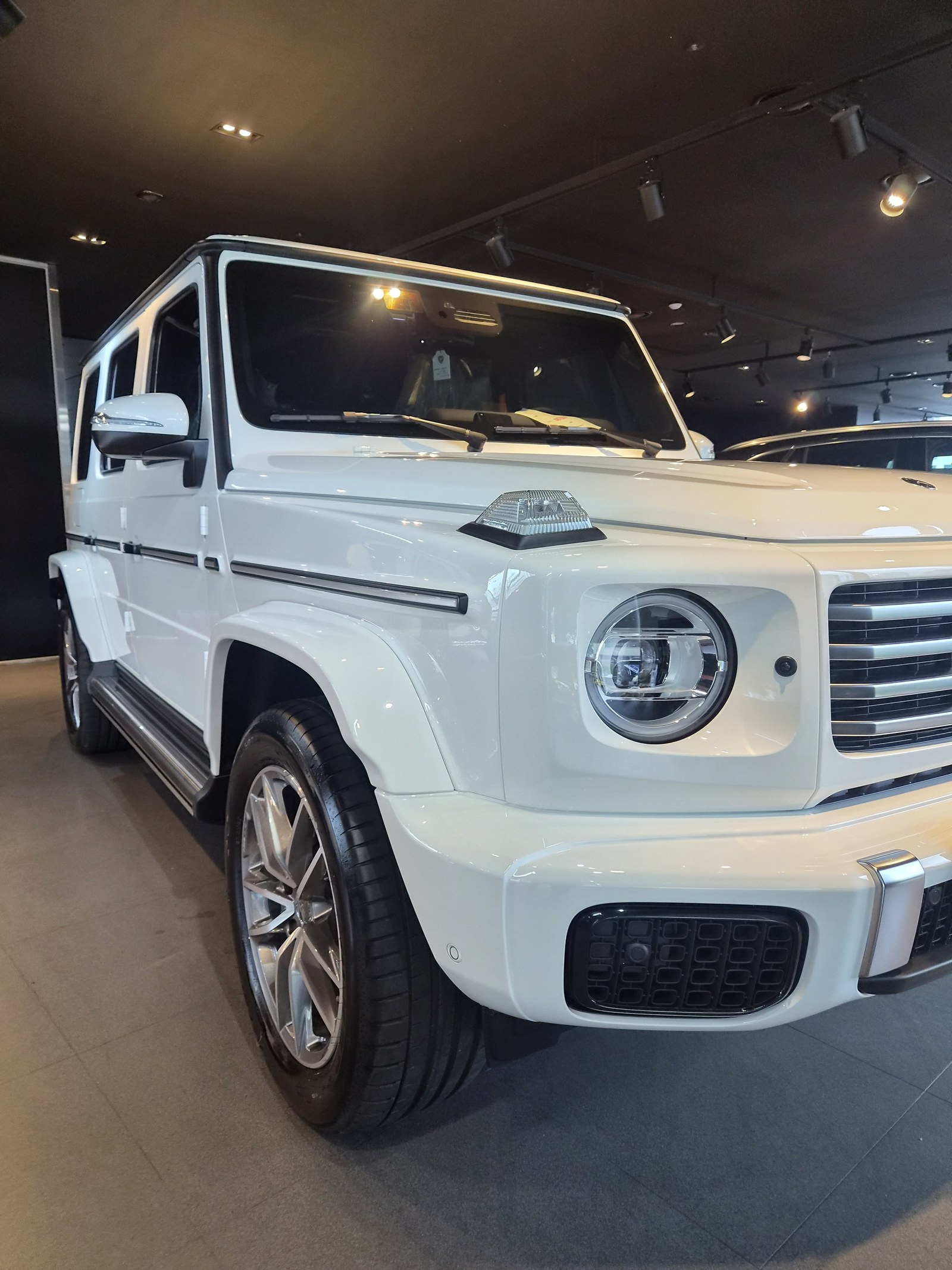부산 유리막코팅 G450d 백색 측면 - 쉴드광택 신차코팅