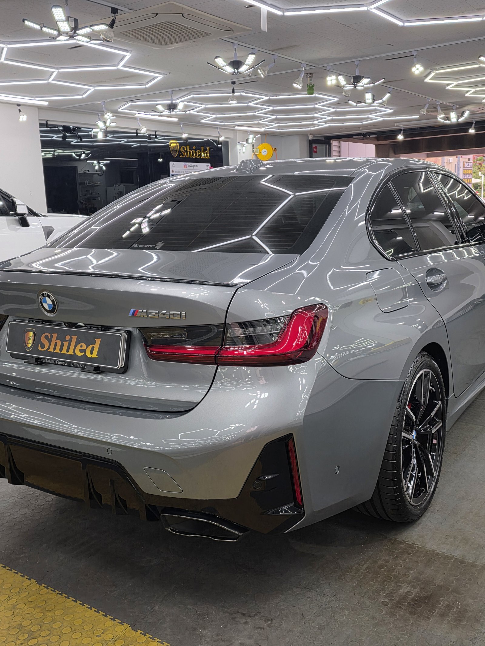 BMW 340i 그레이 신차 정측후면 - 부산 쉴드광택 신차코팅