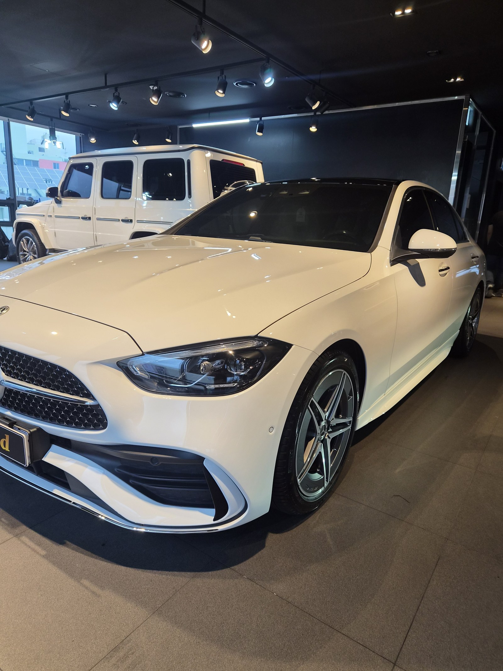벤츠 C200 백색 전측면 하이라이트 - 부산 쉴드광택 신차코팅