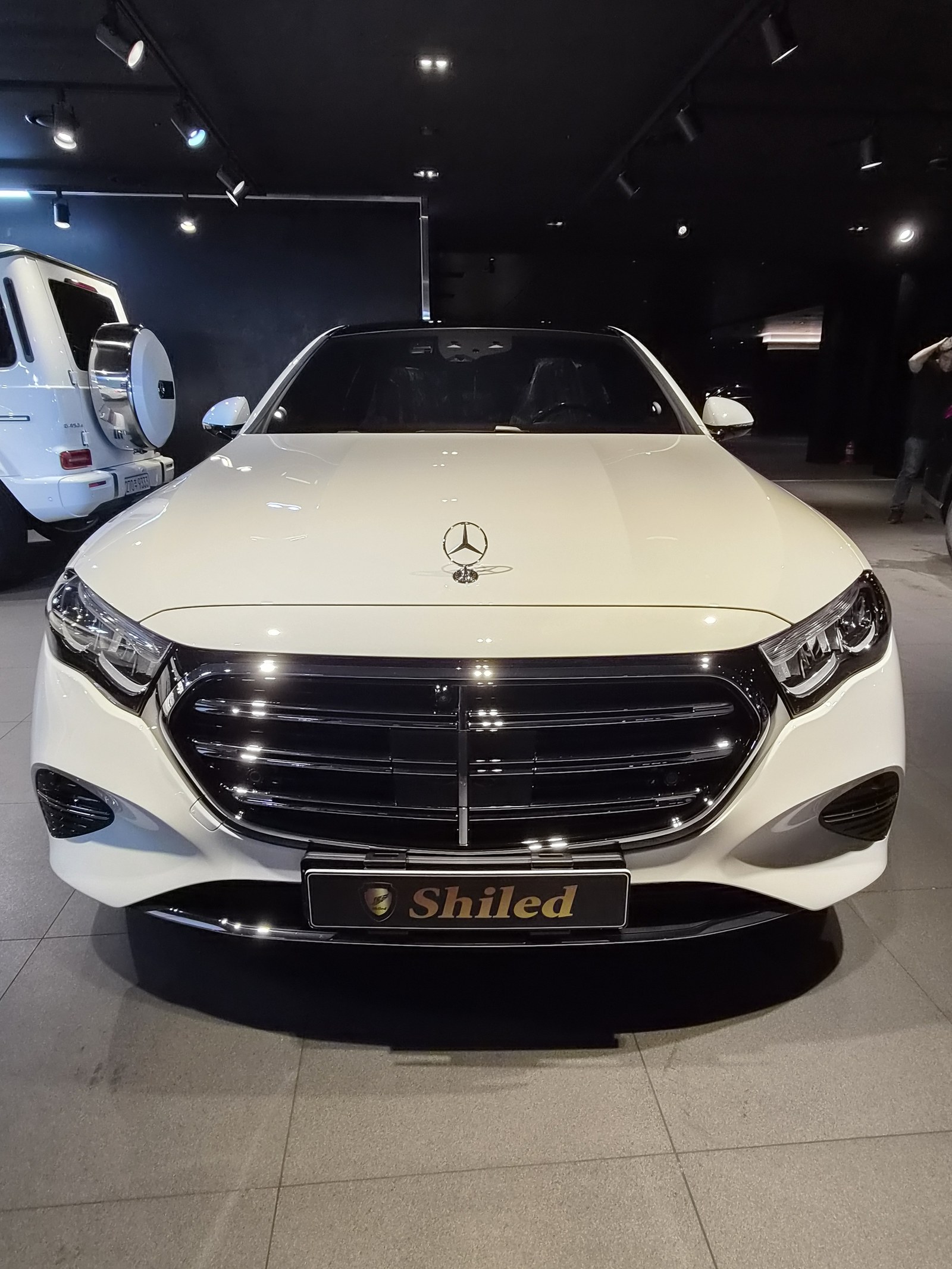 벤츠 E200 화이트 신차 F5 유리막코팅 - 부산 쉴드광택 전면