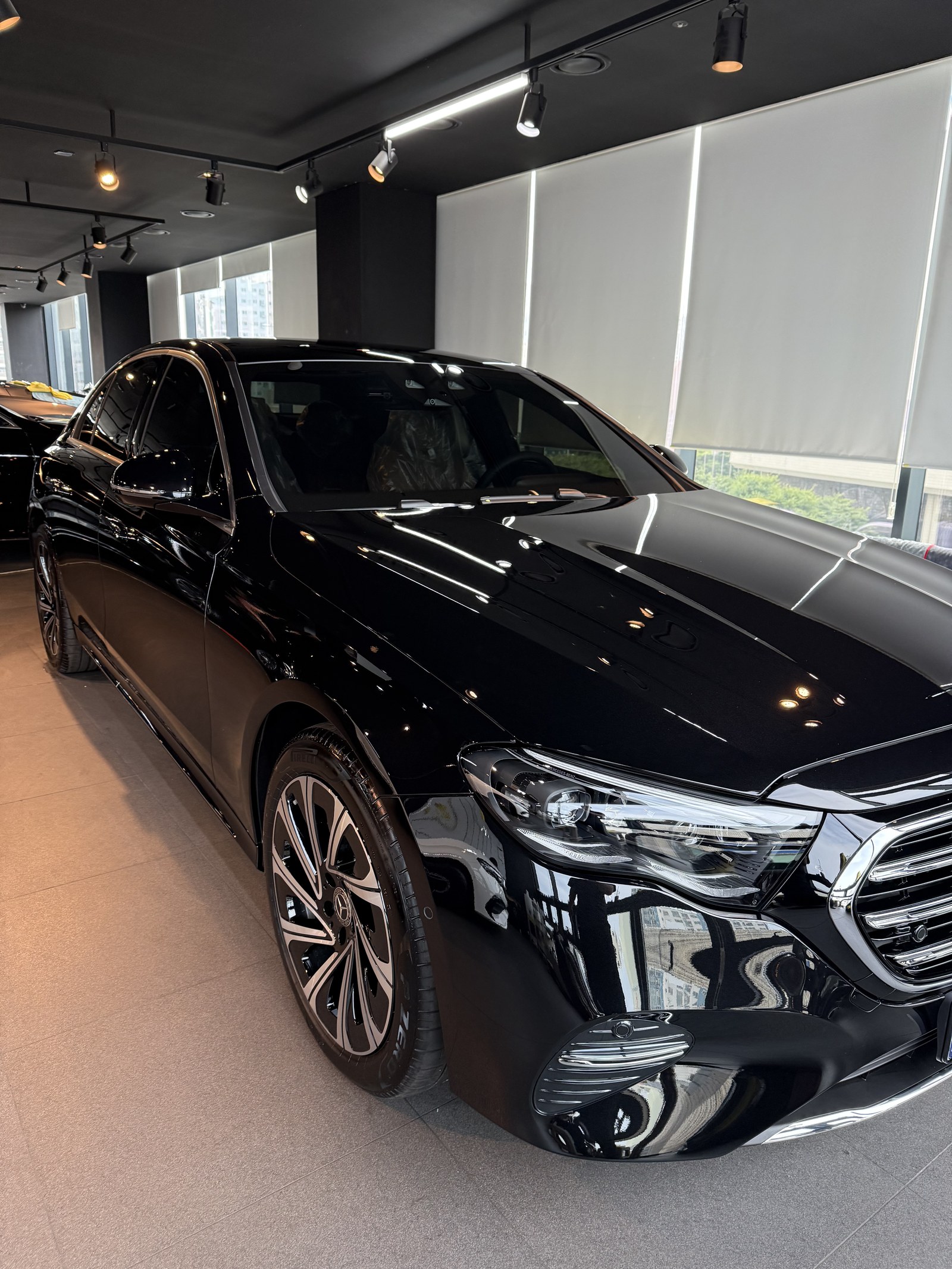 벤츠 E300 검정 신차 전측면 헤드램프 - 부산 유리막코팅
