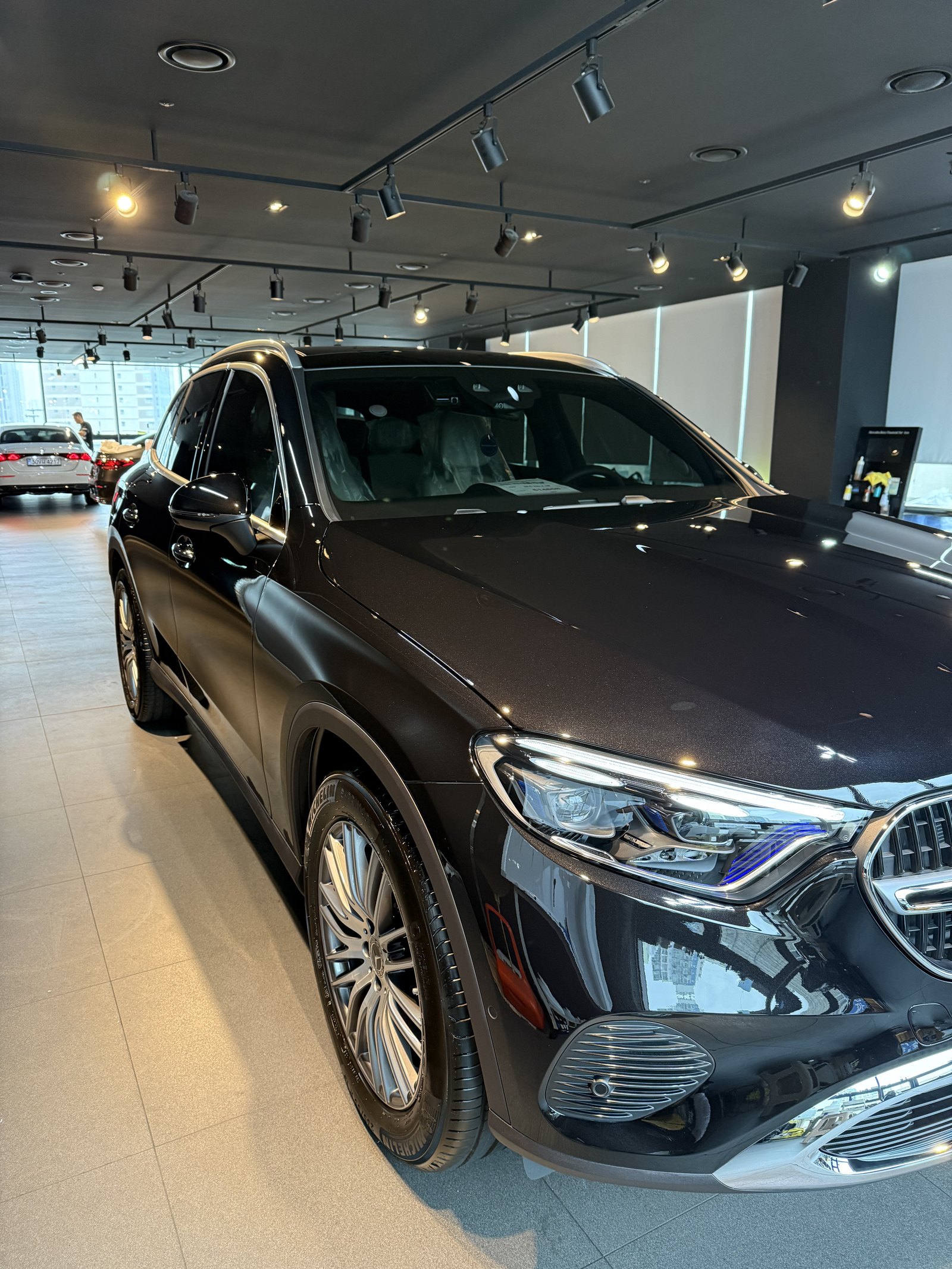 벤츠 GLC220 검정 신차 전측면 - 부산 쉴드광택 신차코팅