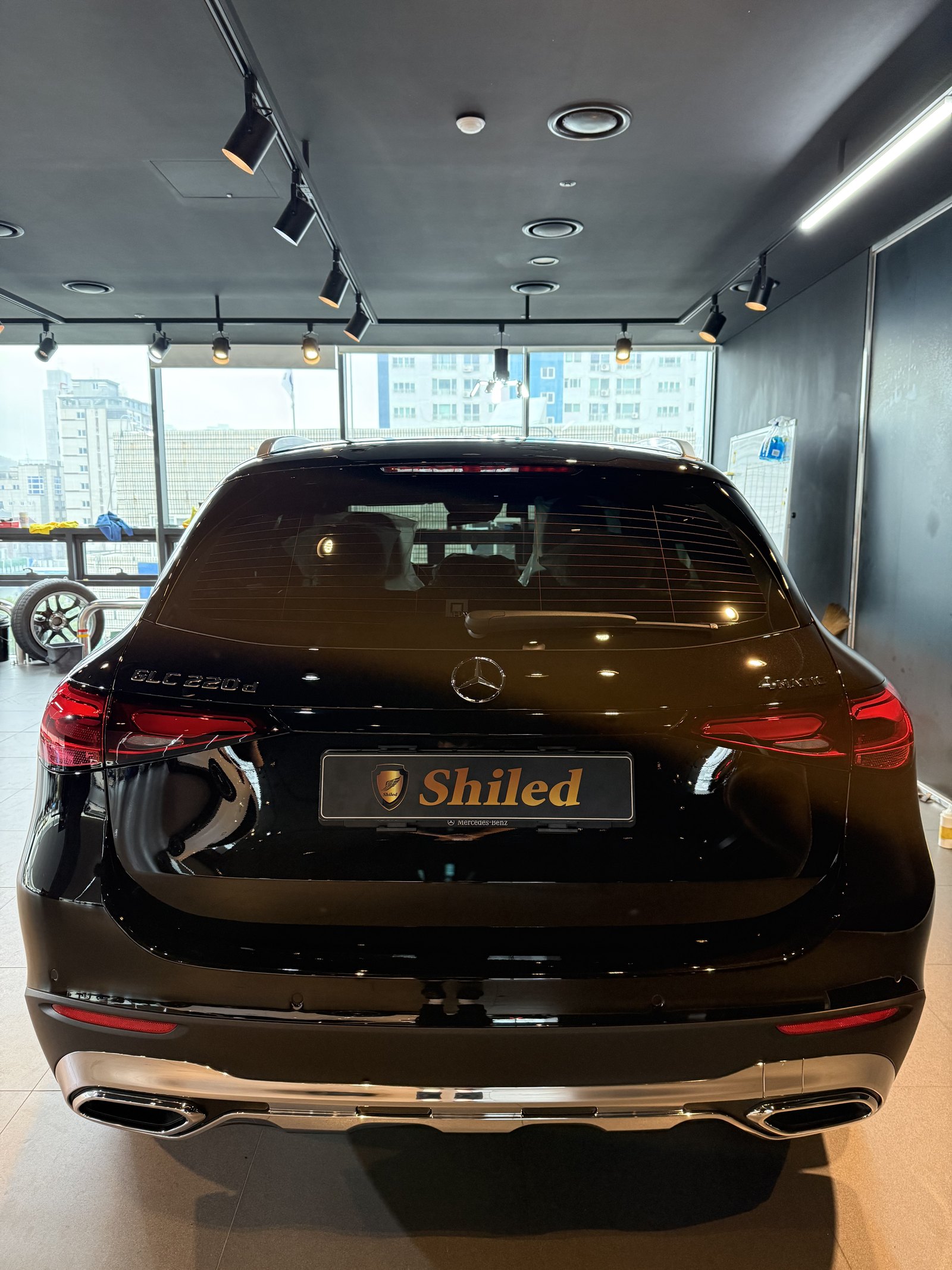 벤츠 GLC220 검정 신차 후면 - 부산 쉴드광택 신차코팅