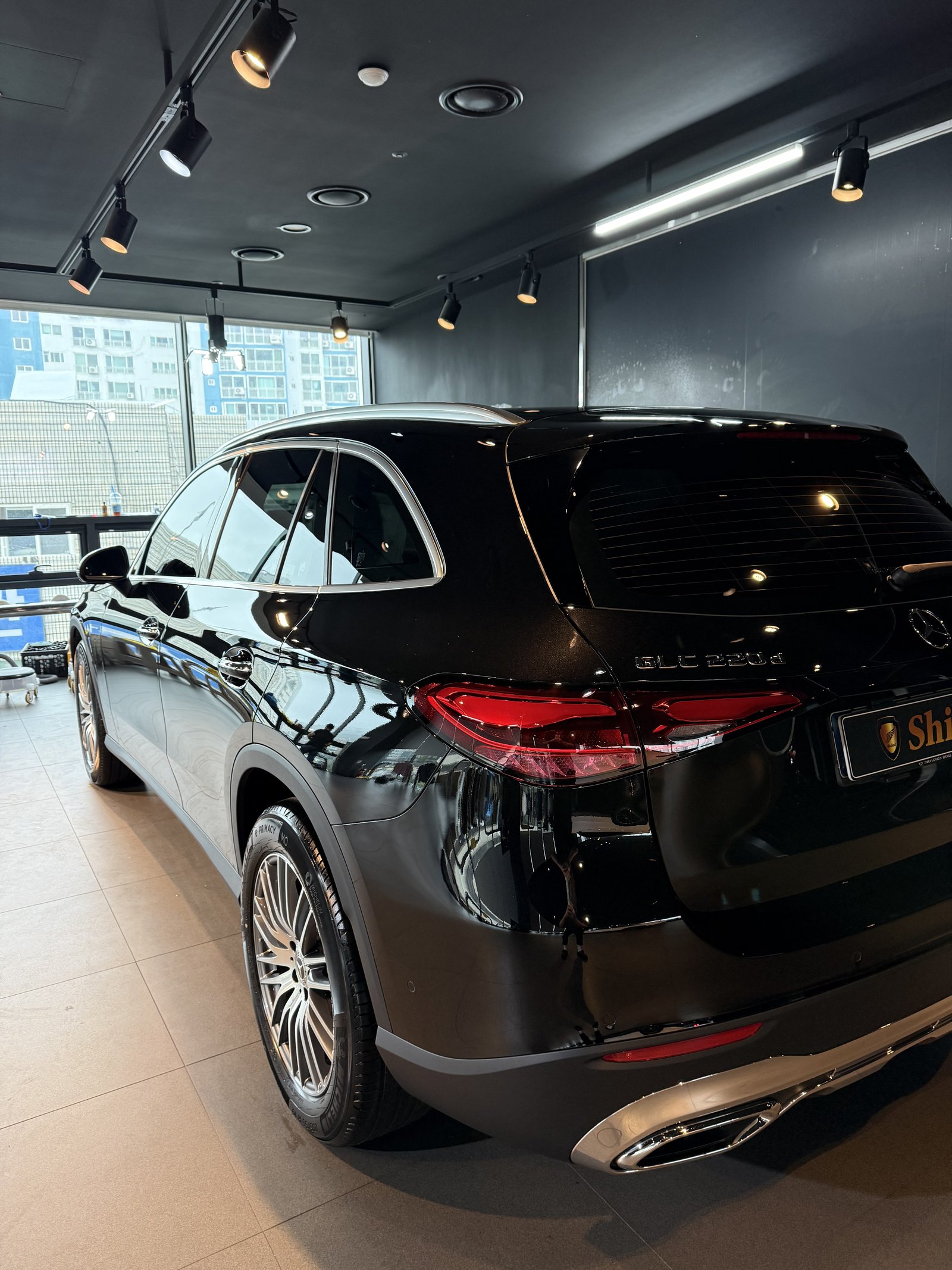 벤츠 GLC220 검정 신차 후측면 - 부산 유리막코팅