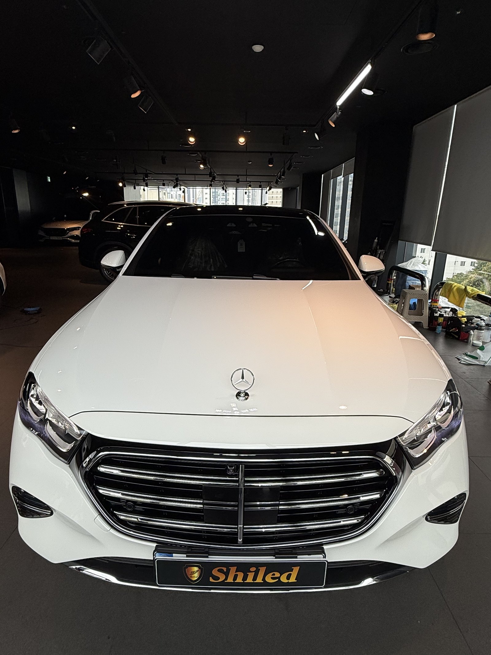 벤츠 E200 백색 신차 F5 유리막코팅 - 부산 쉴드광택 전면