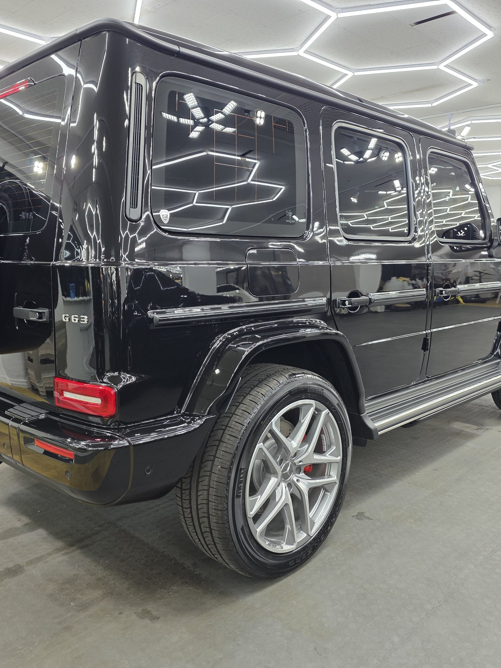 벤츠 G63 검정 신차 측면 - 부산 쉴드광택 신차코팅