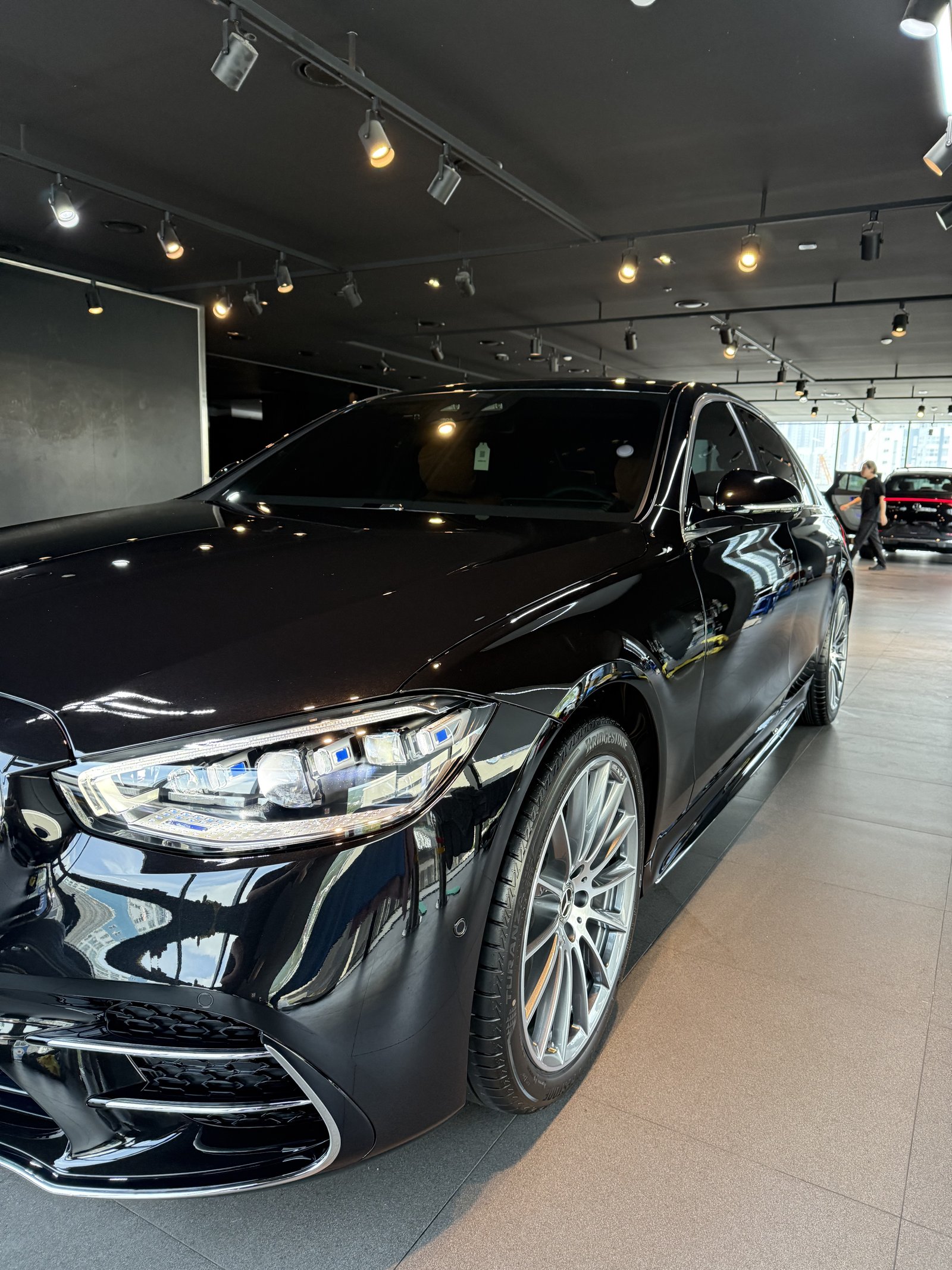벤츠 S450 검정 신차 후측면 클로즈업 - 부산 유리막코팅