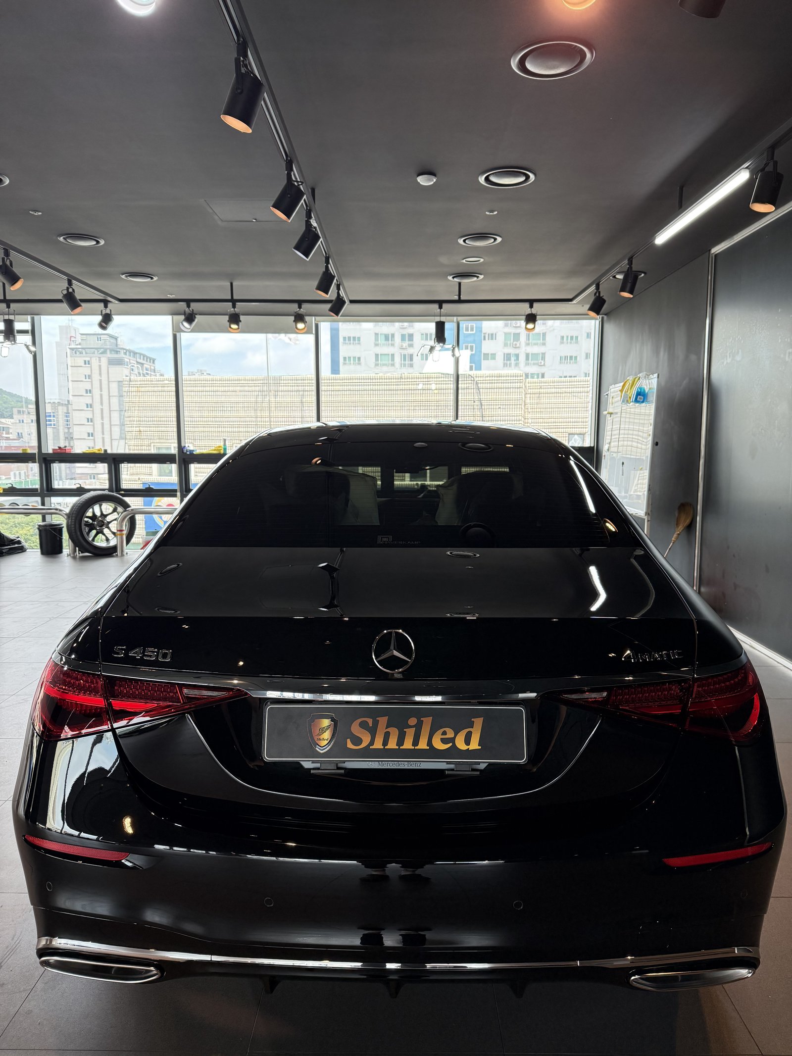 벤츠 S450 검정 신차 후면 Shiled 뱃지 - 부산 유리막코팅
