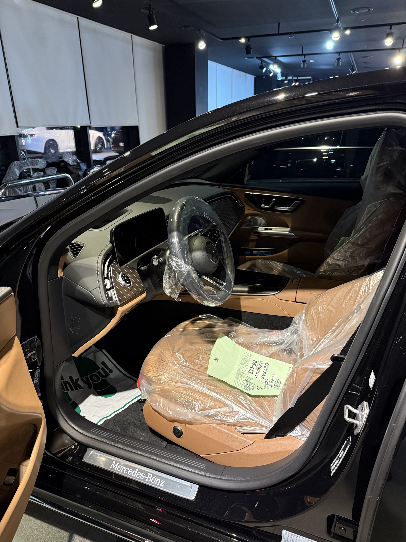 벤츠 E300 신차 실내 - 출고 전 컨디션