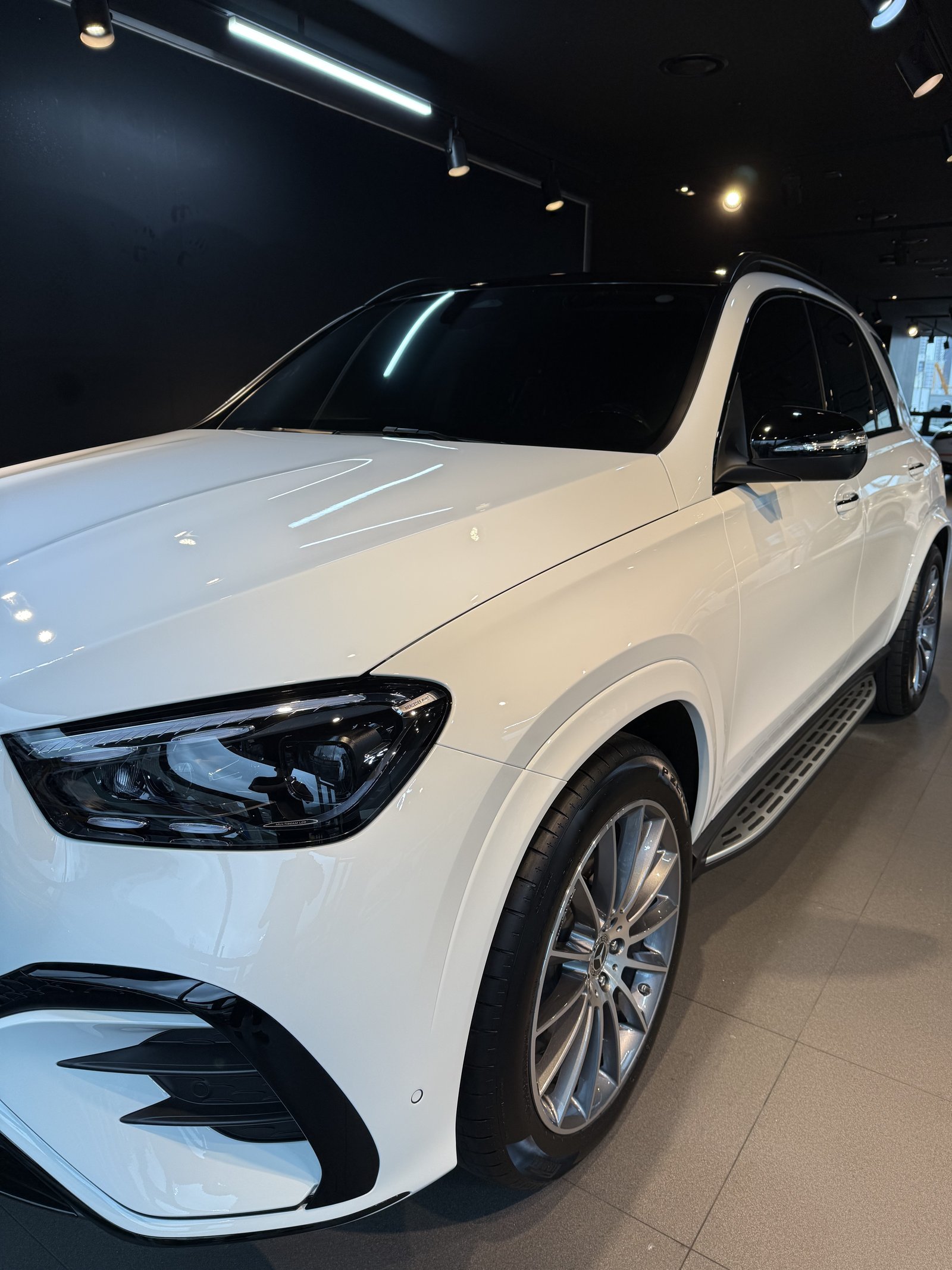 벤츠 GLE450 백색 신차 전측면 글로시 - 부산 유리막코팅