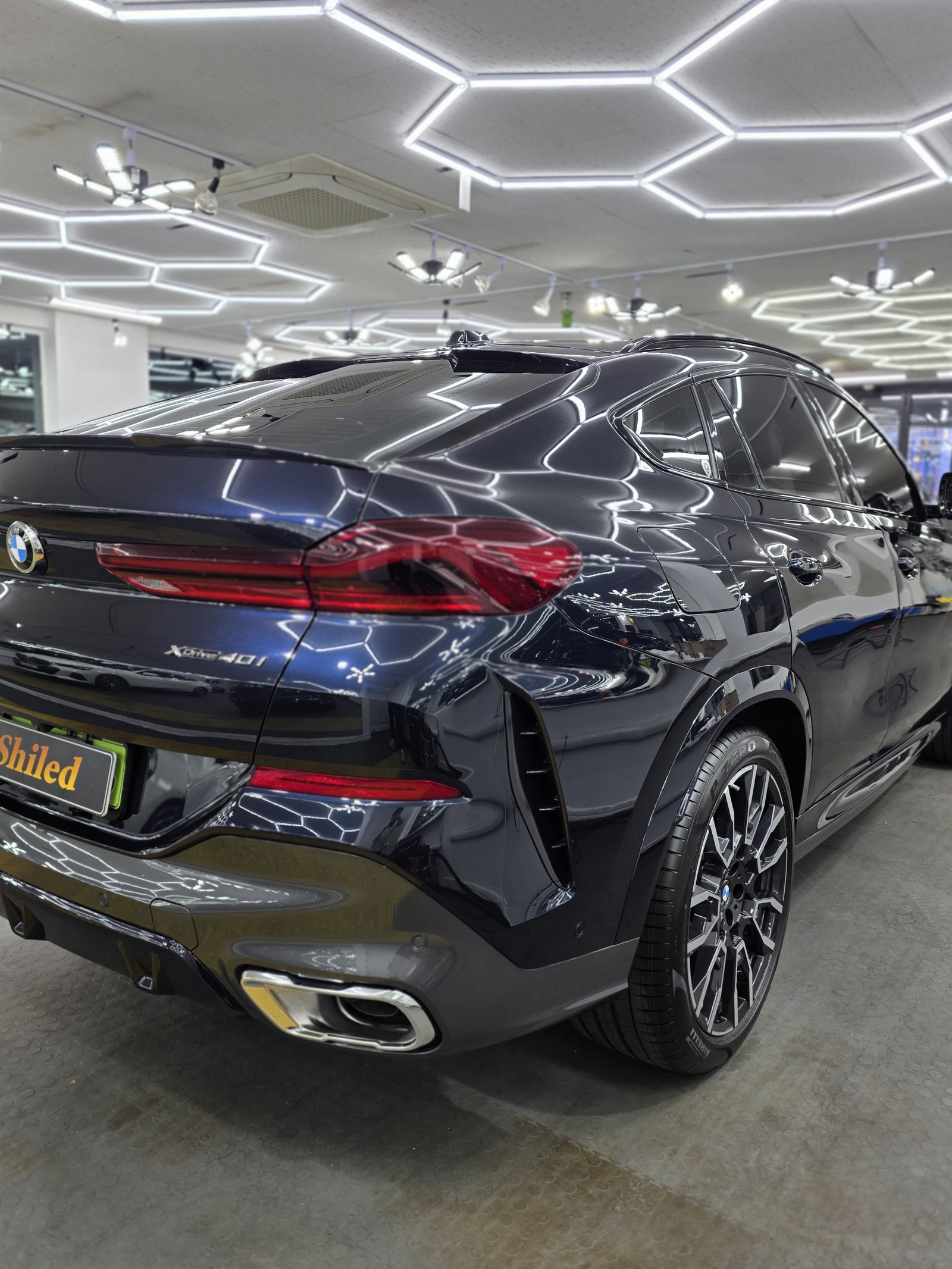 BMW X6 블루 신차 후측면 - 부산 쉴드광택 신차코팅
