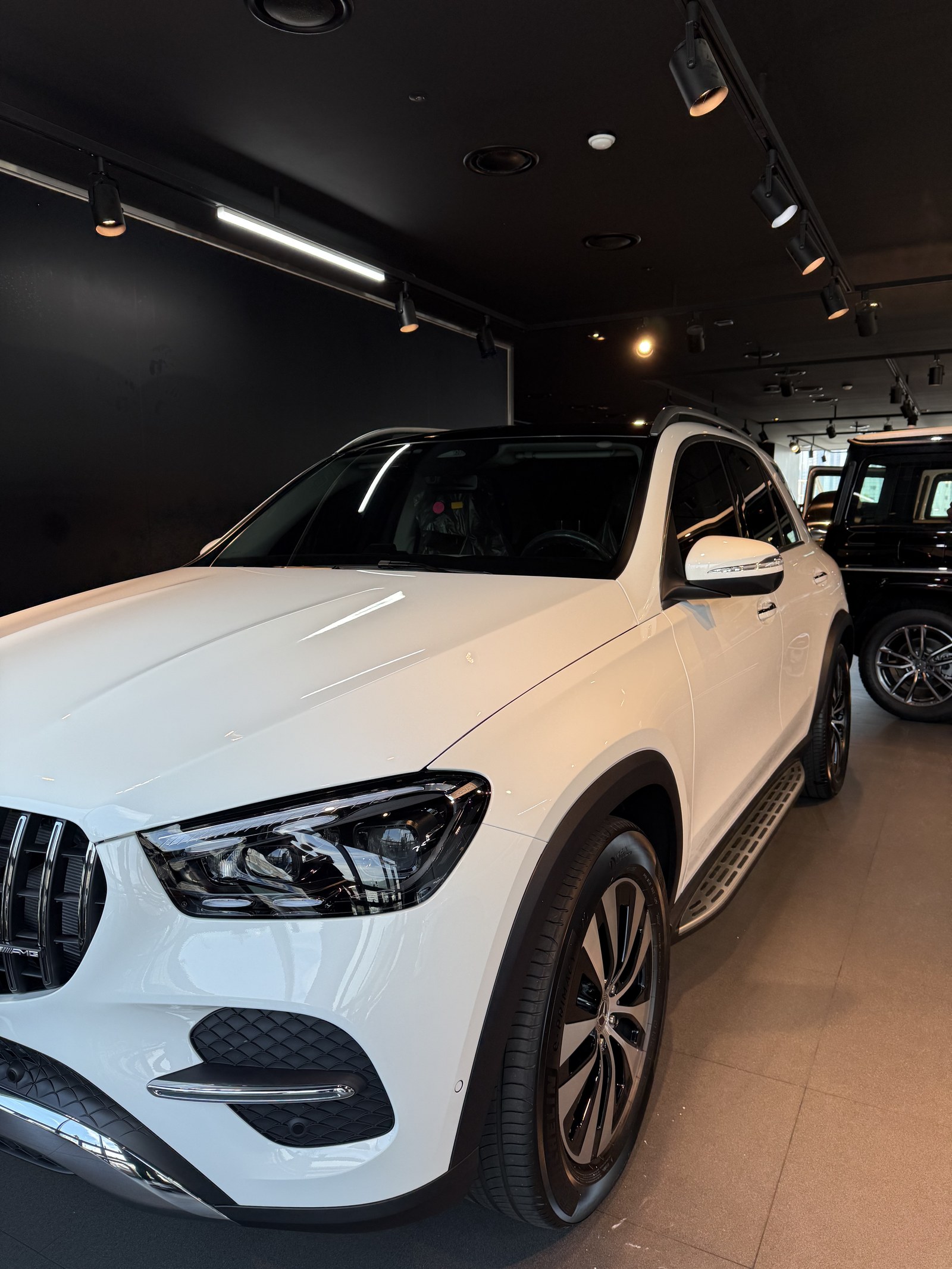 벤츠 GLE450 백색 신차 전측면b - 유리막코팅