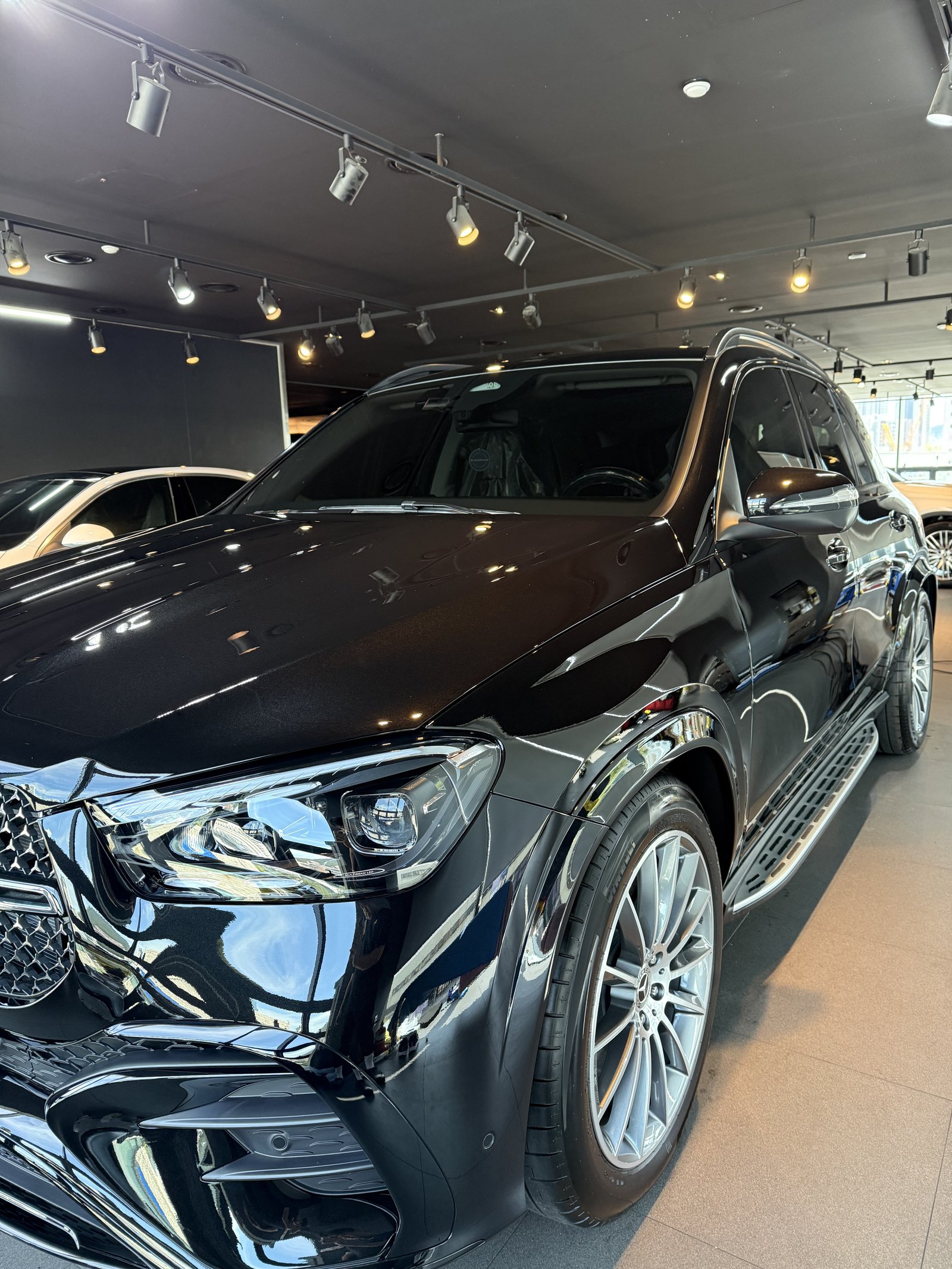 벤츠 GLE450 검정 전측면2 - 부산 유리막코팅