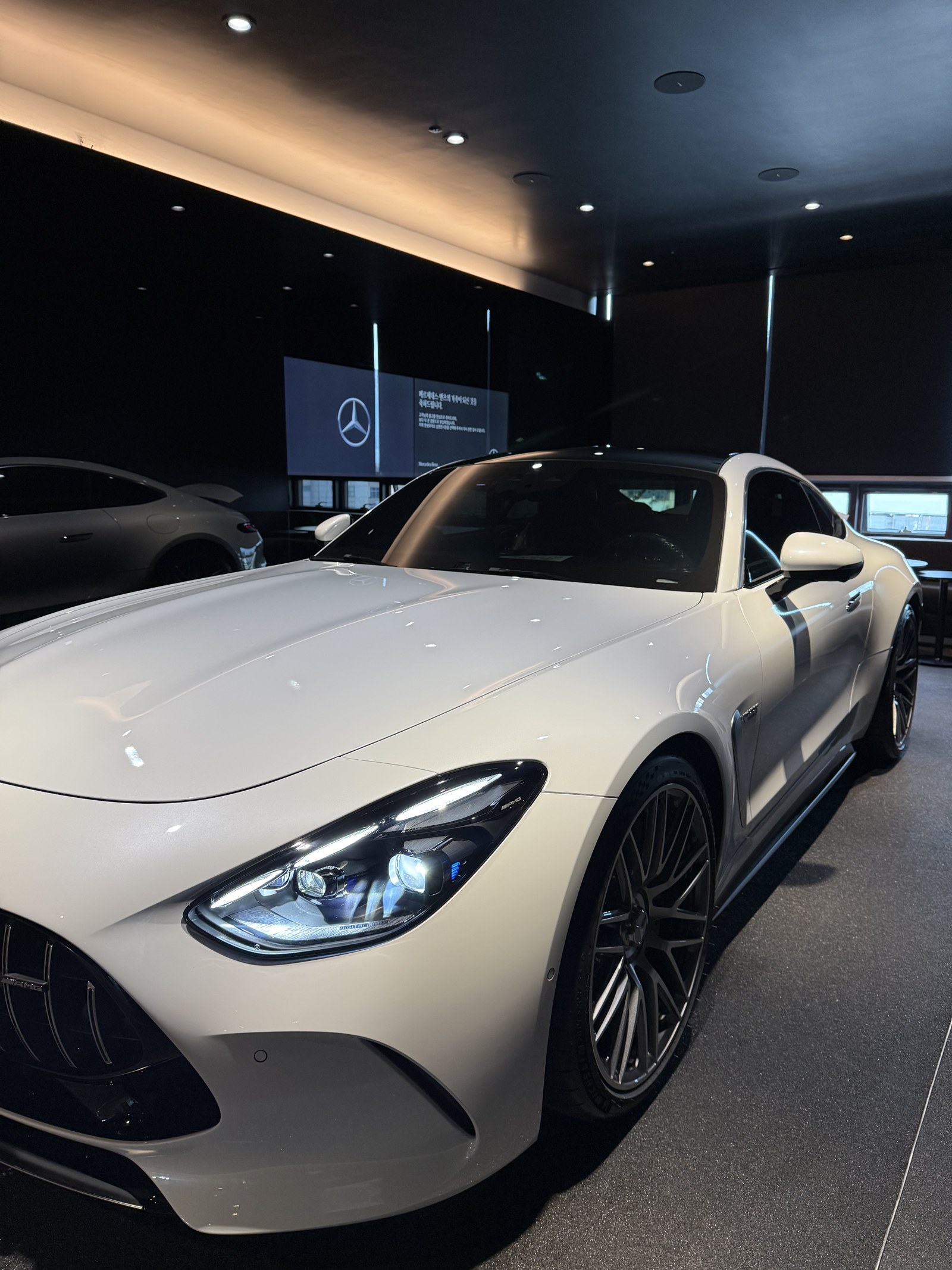 벤츠 AMG GT55 백색 전측면 - 부산 유리막코팅 F5